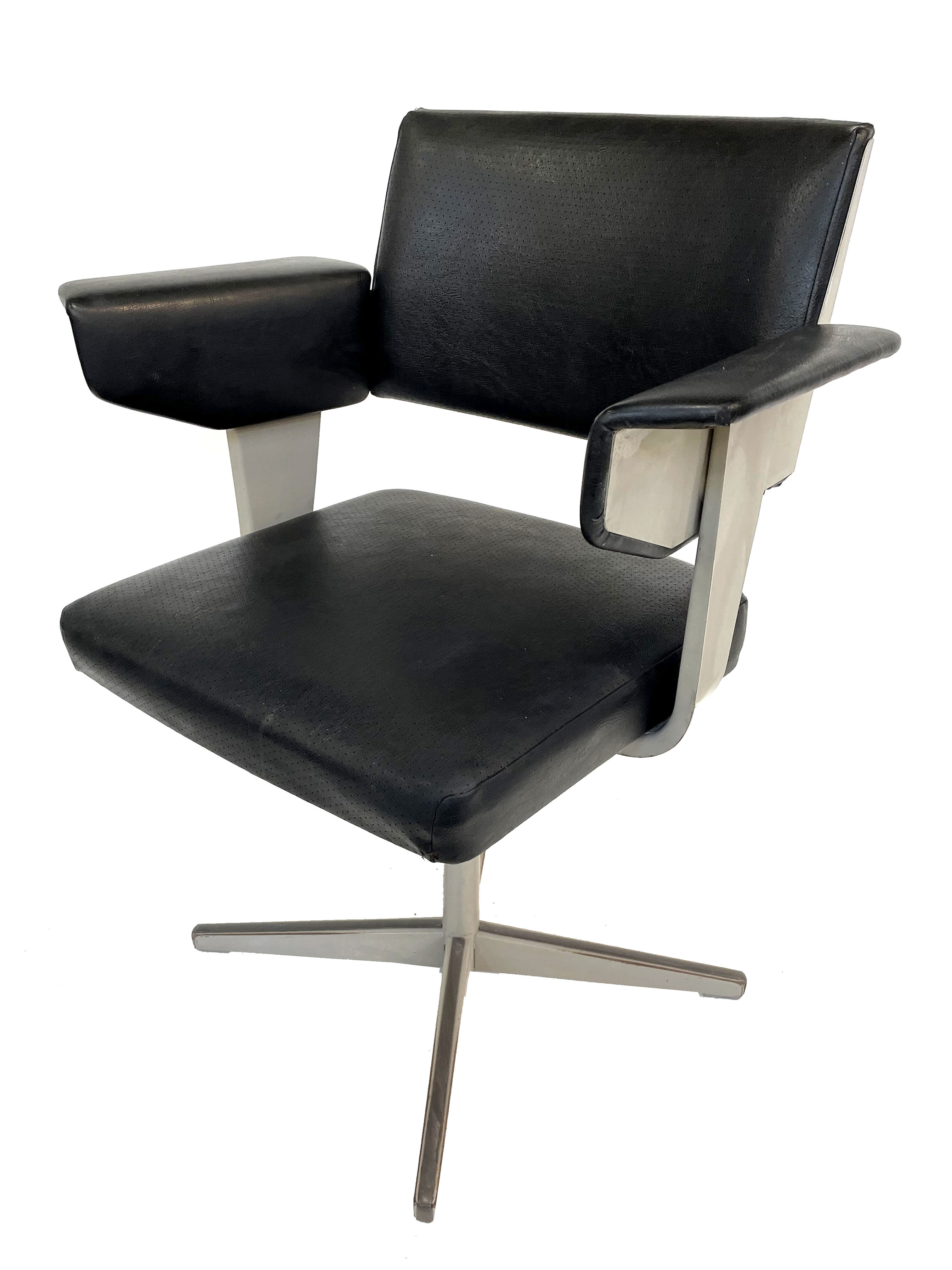 Friso kramer revolve desk chair for ahrend de cirkel 1960