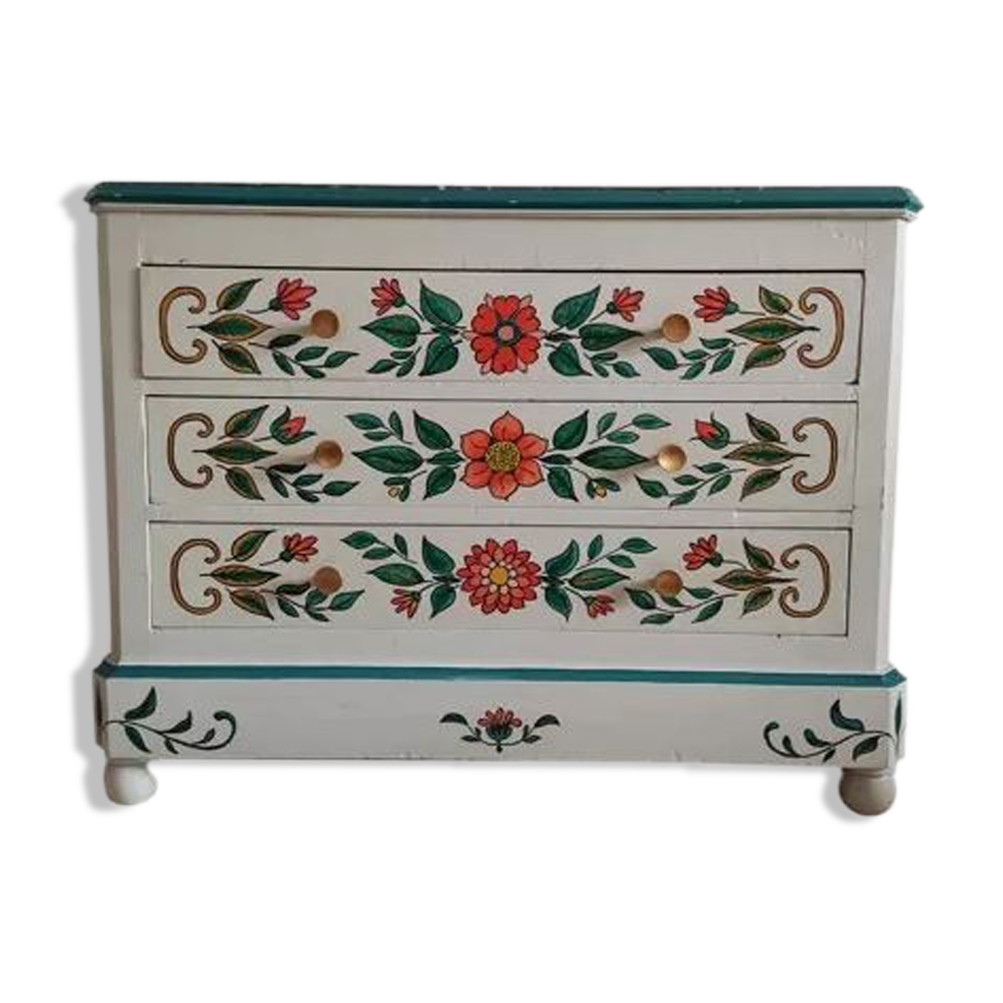 Solid wood chest of drawers