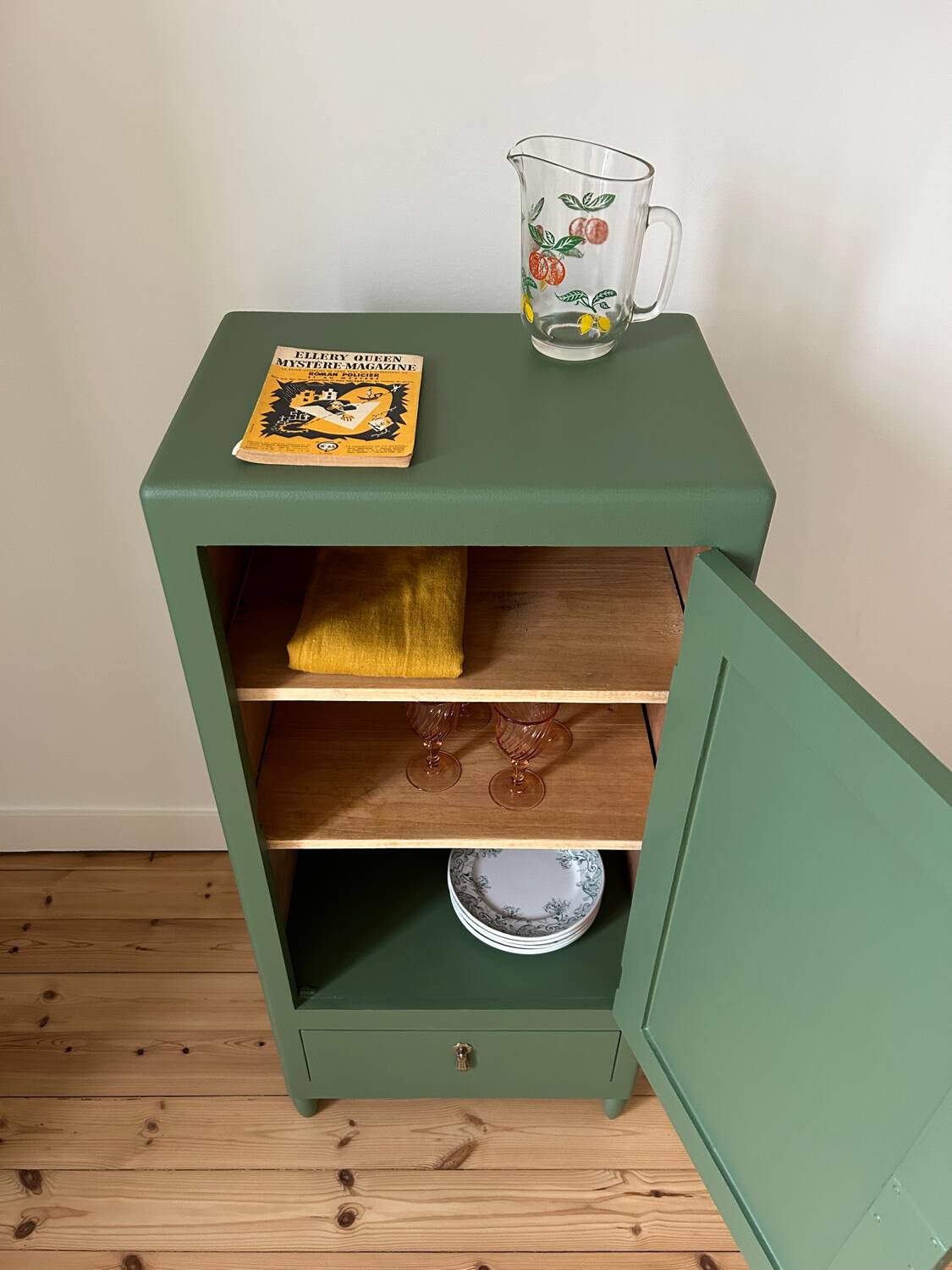 Buffet en bois peint