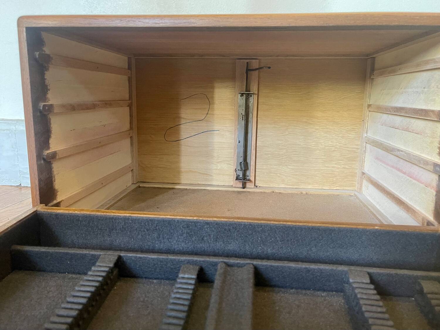 Oak silverware 132 place settings in excellent condition for Christofle Ercuis or others