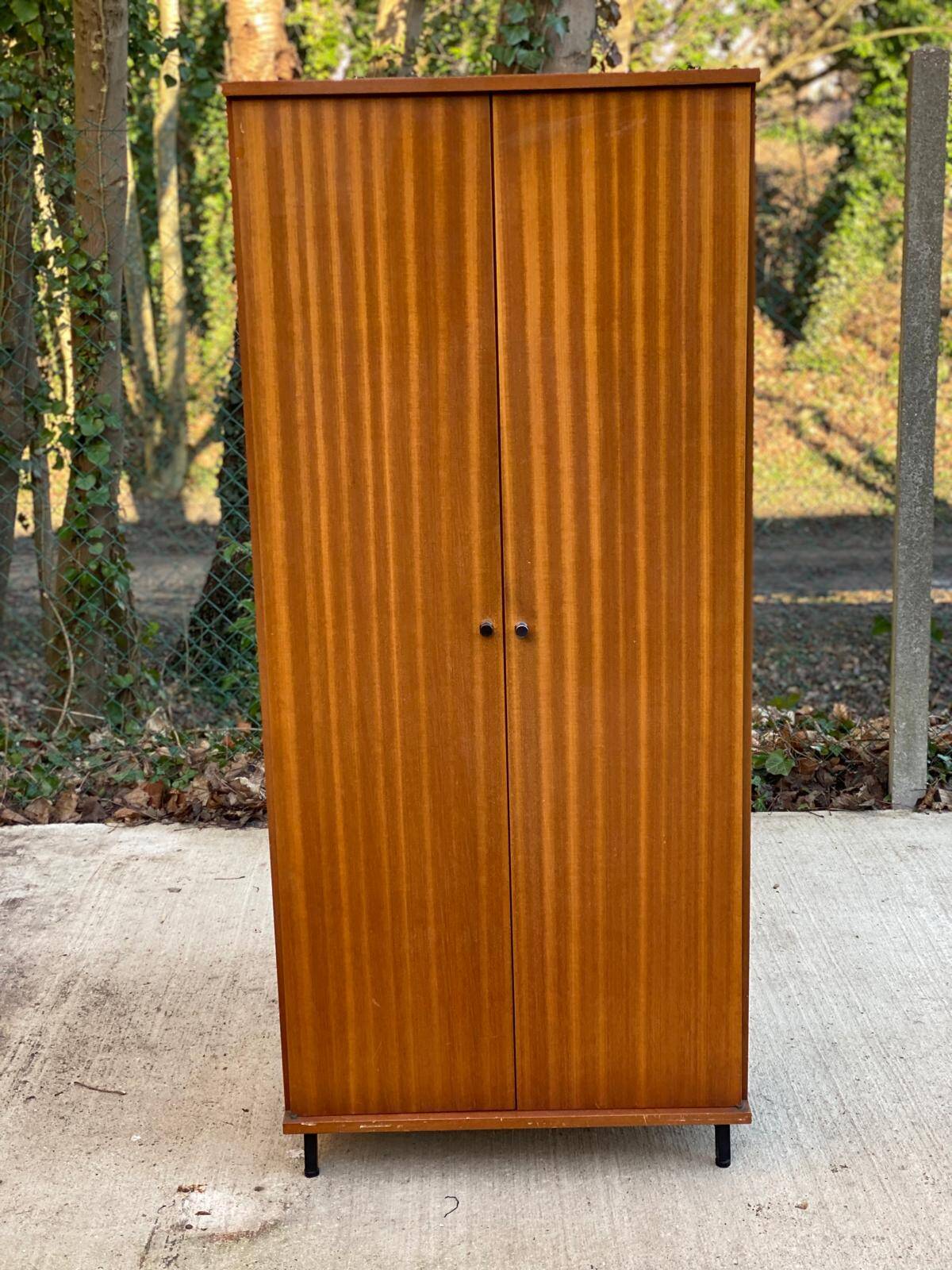 Armoire scandinave avec tringle 173cm