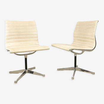 Ensemble de deux chaises EA106 de Charles & Ray Eames, Herman Miller