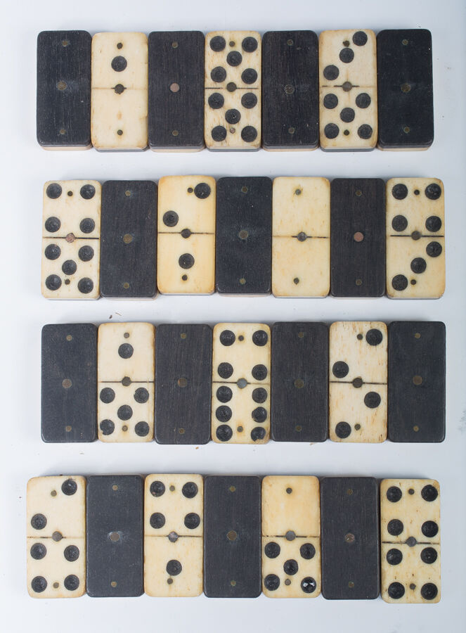 Bone and ebony dominoes game