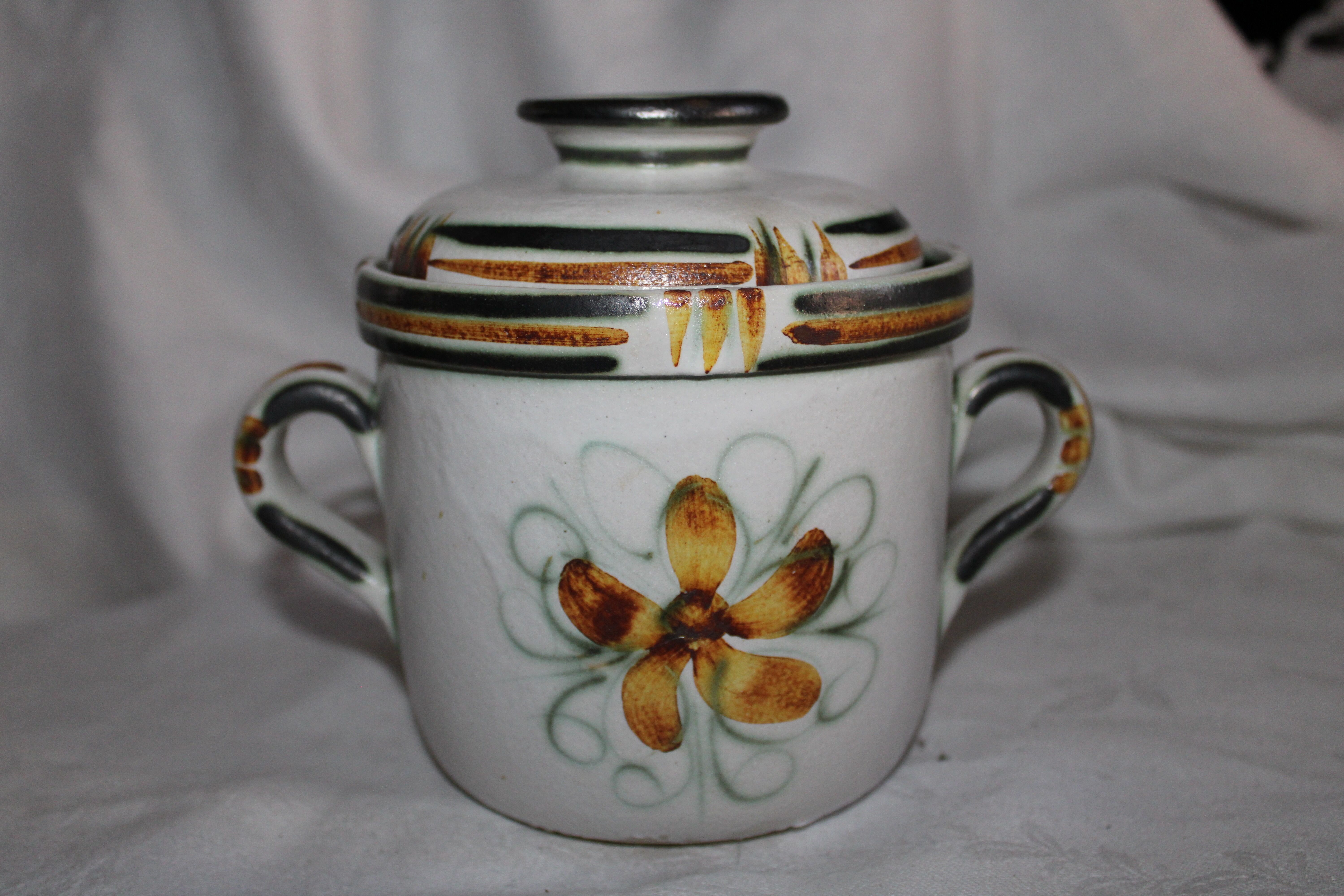 Keraluc Quimper earthenware pot