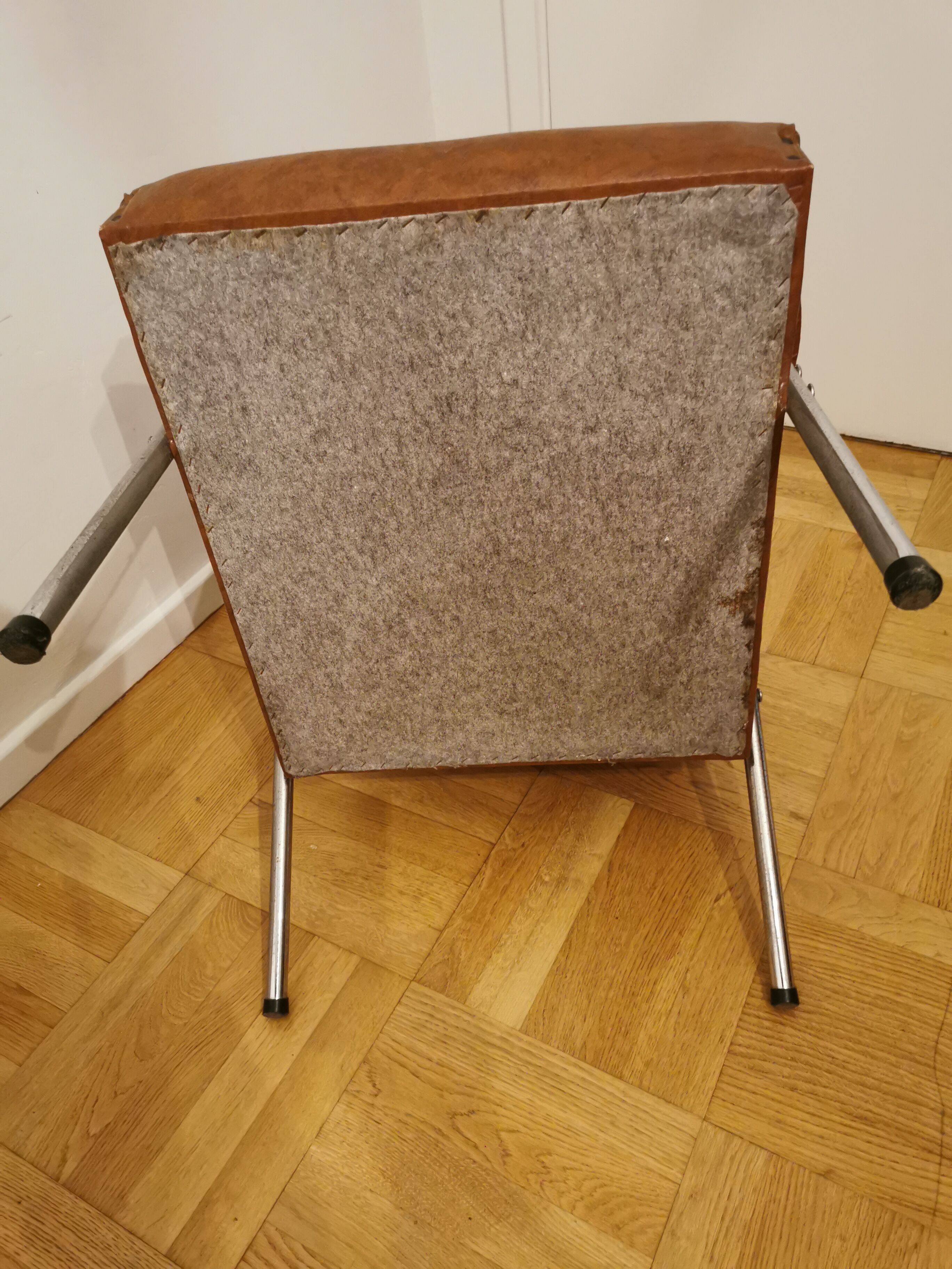 Fauteuil skaï années 70