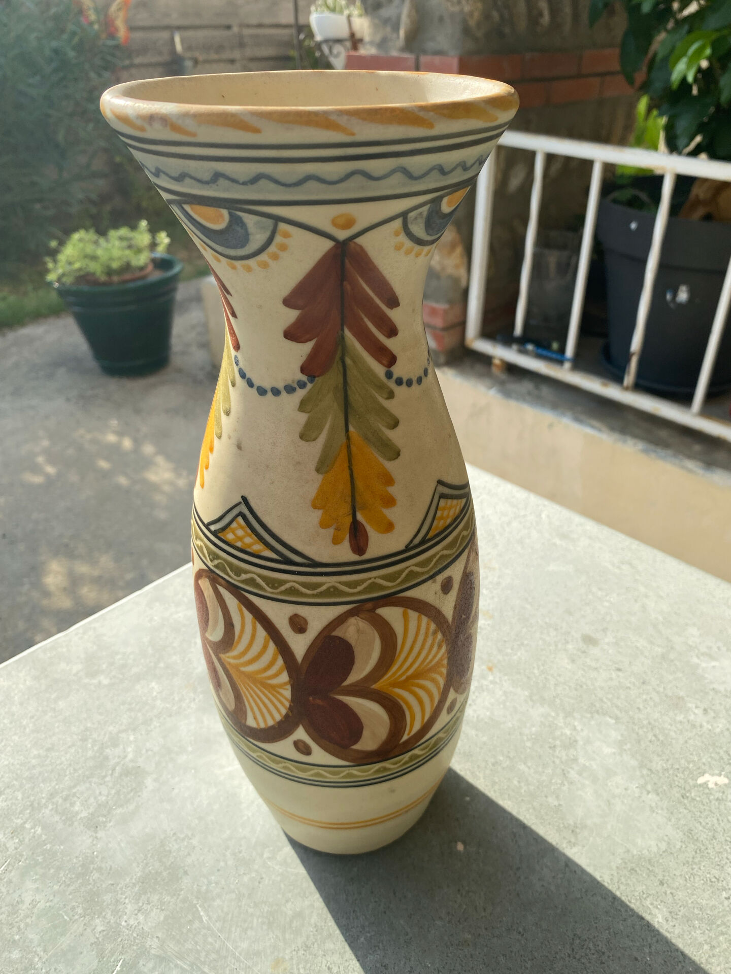 Ceramic vase from Talavera de la Reina (Spain) – Signed S. Timoned