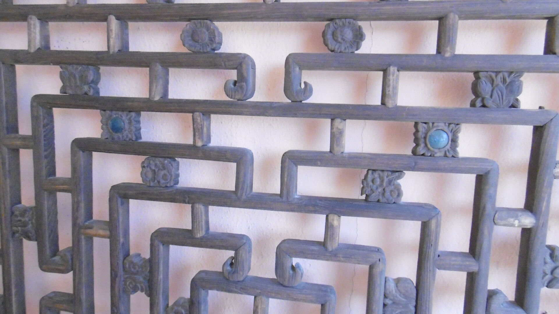 Panneau ancien en bois sculpté de style oriental