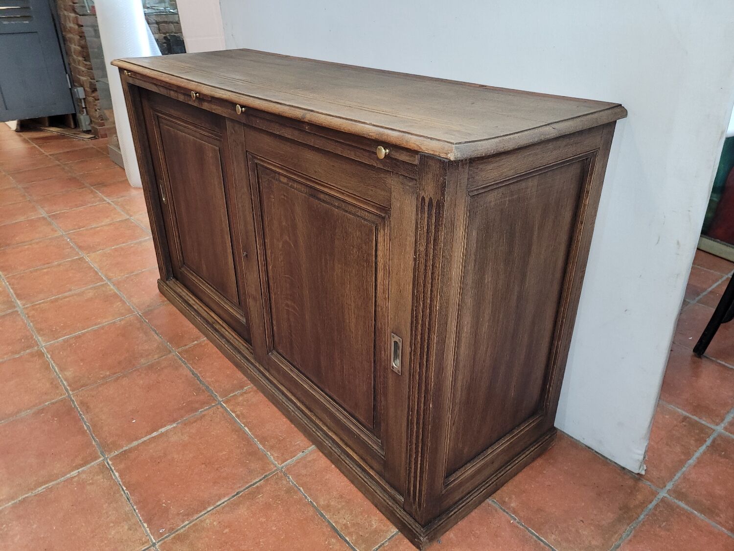 Craft furniture with sliding oak doors