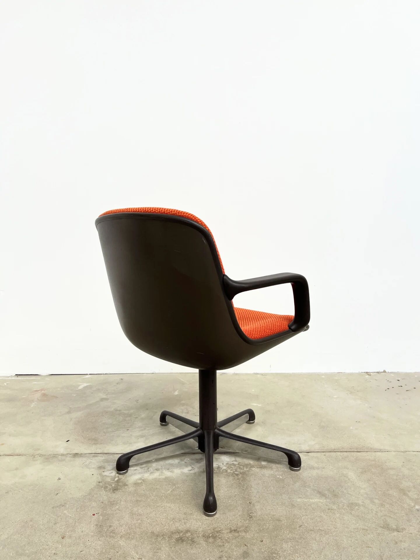 Visitor chair Charles Pollock for Comforto — orange wool, 1970s