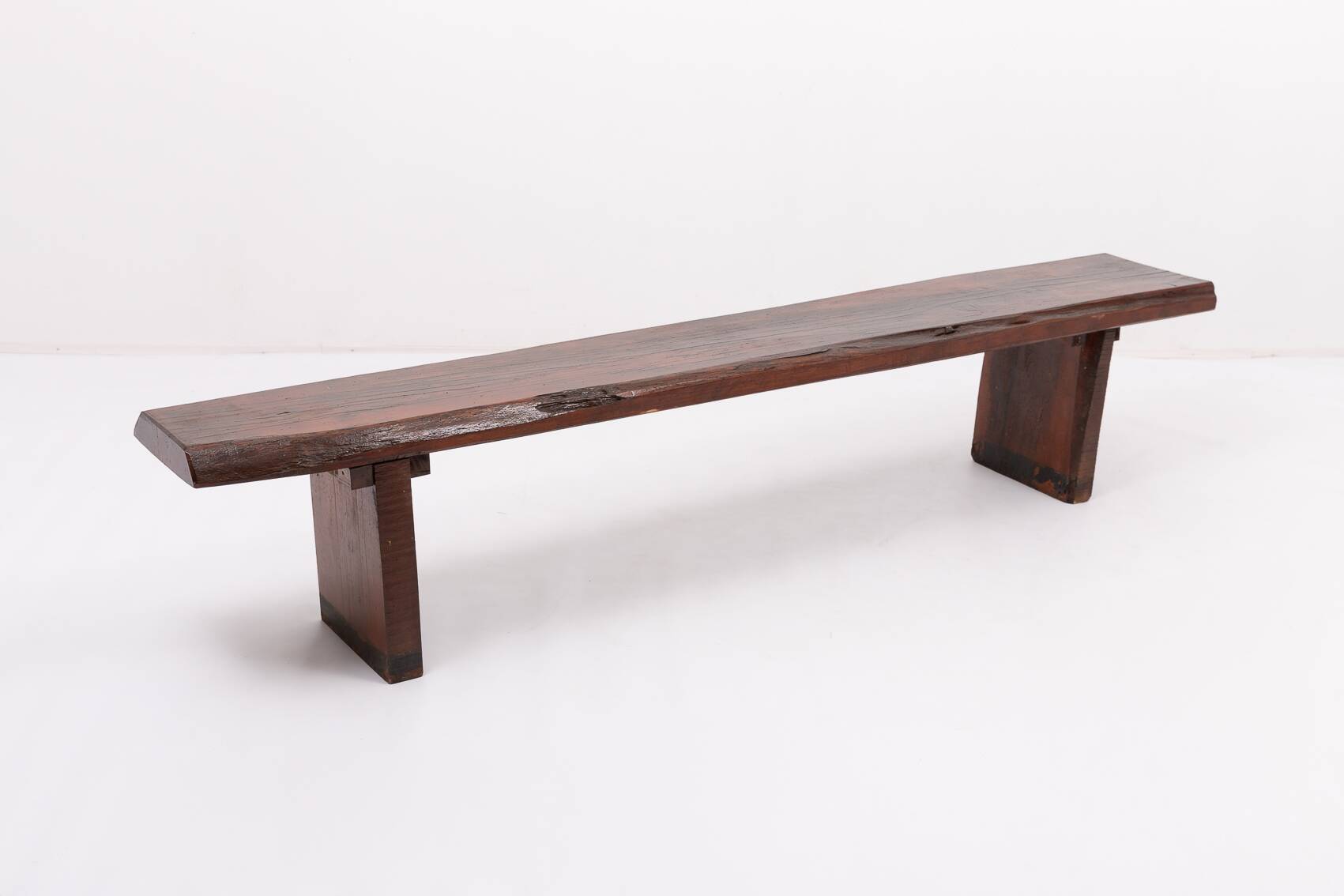Banquette en bois massif vernis, milieu du XXe siècle