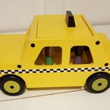 Jouet en bois taxi