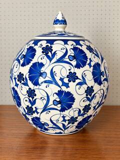 Ceramic covered pot Kütahya (Turkey)