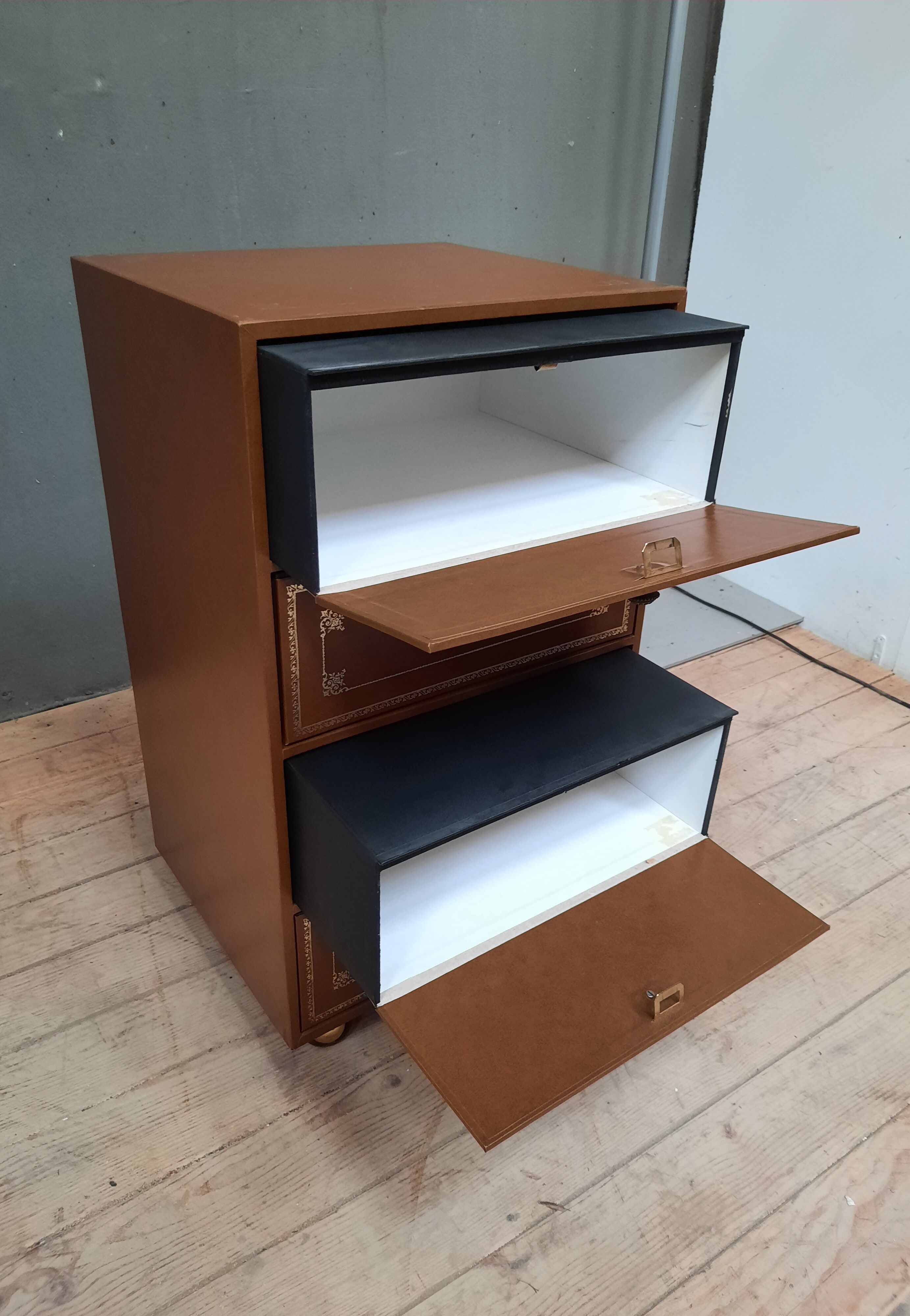 Leather cardboard maker