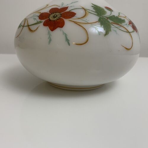 Vase ancien en opaline décor floral peint