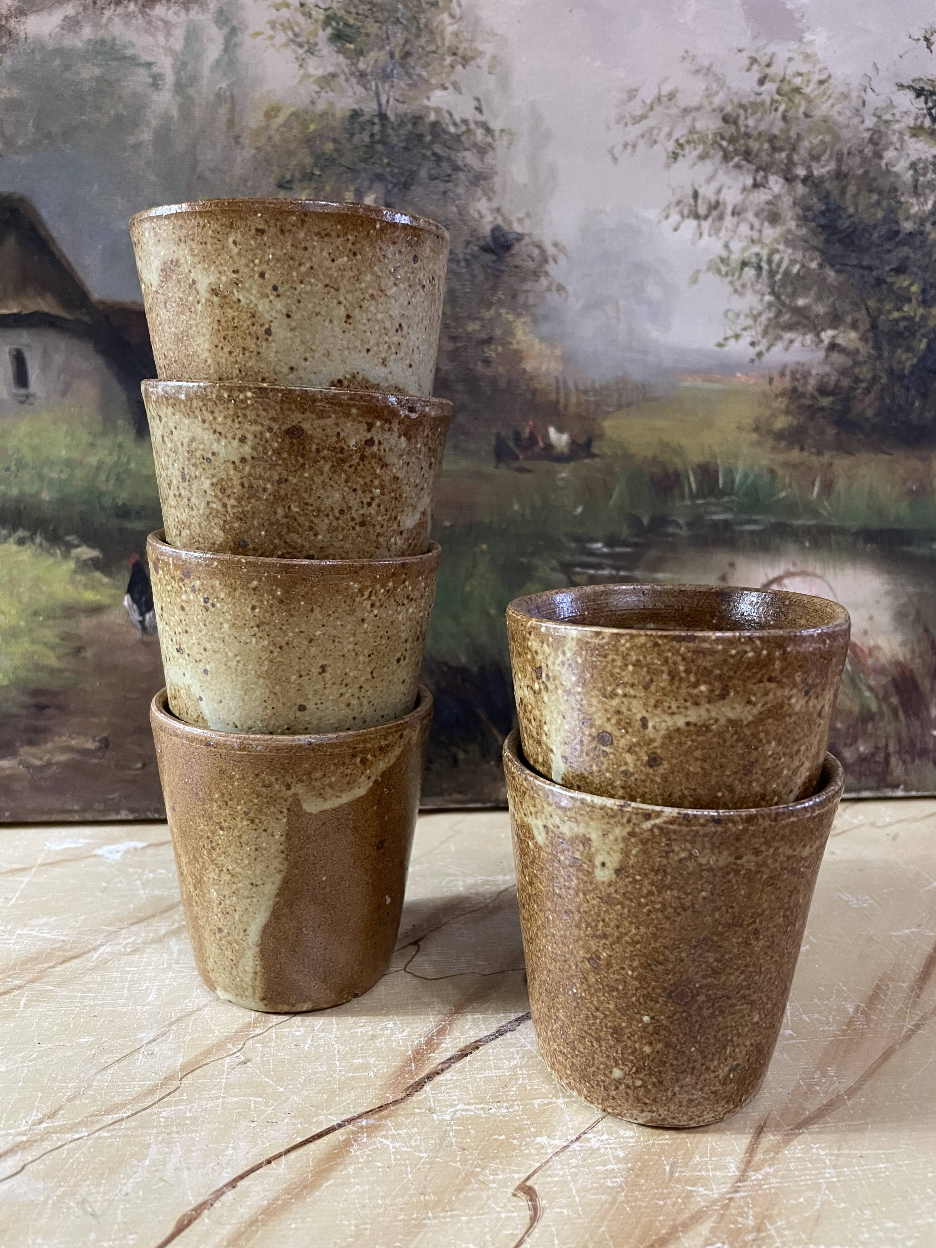 6 mugs in vintage stoneware