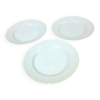 Set of 3 small flat plates, white ceramic, relief pattern on the edge