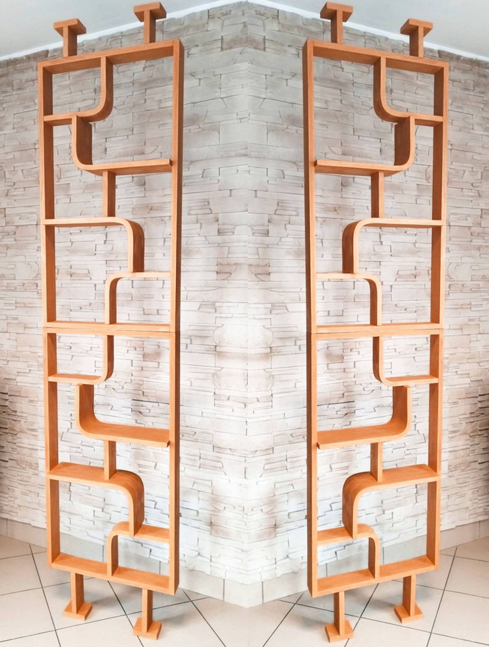 Two screens, partition walls, curved beech wood shelves.