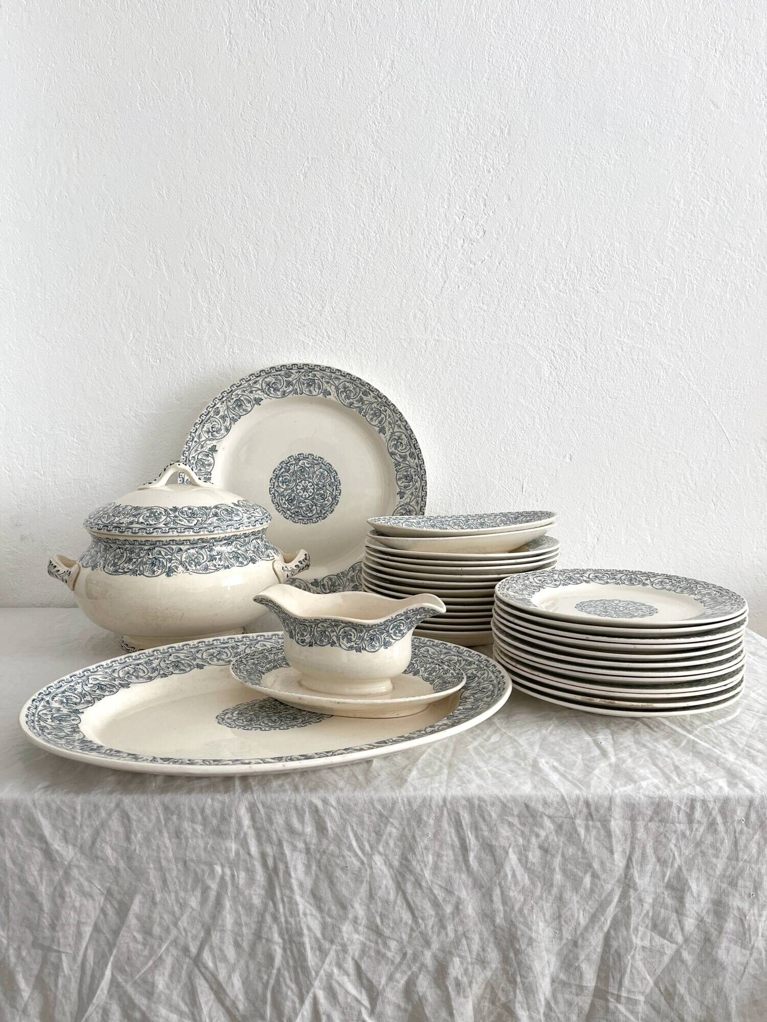 "Renaissance" ironstone dinnerware set from Creil and Montereau - 30 pieces