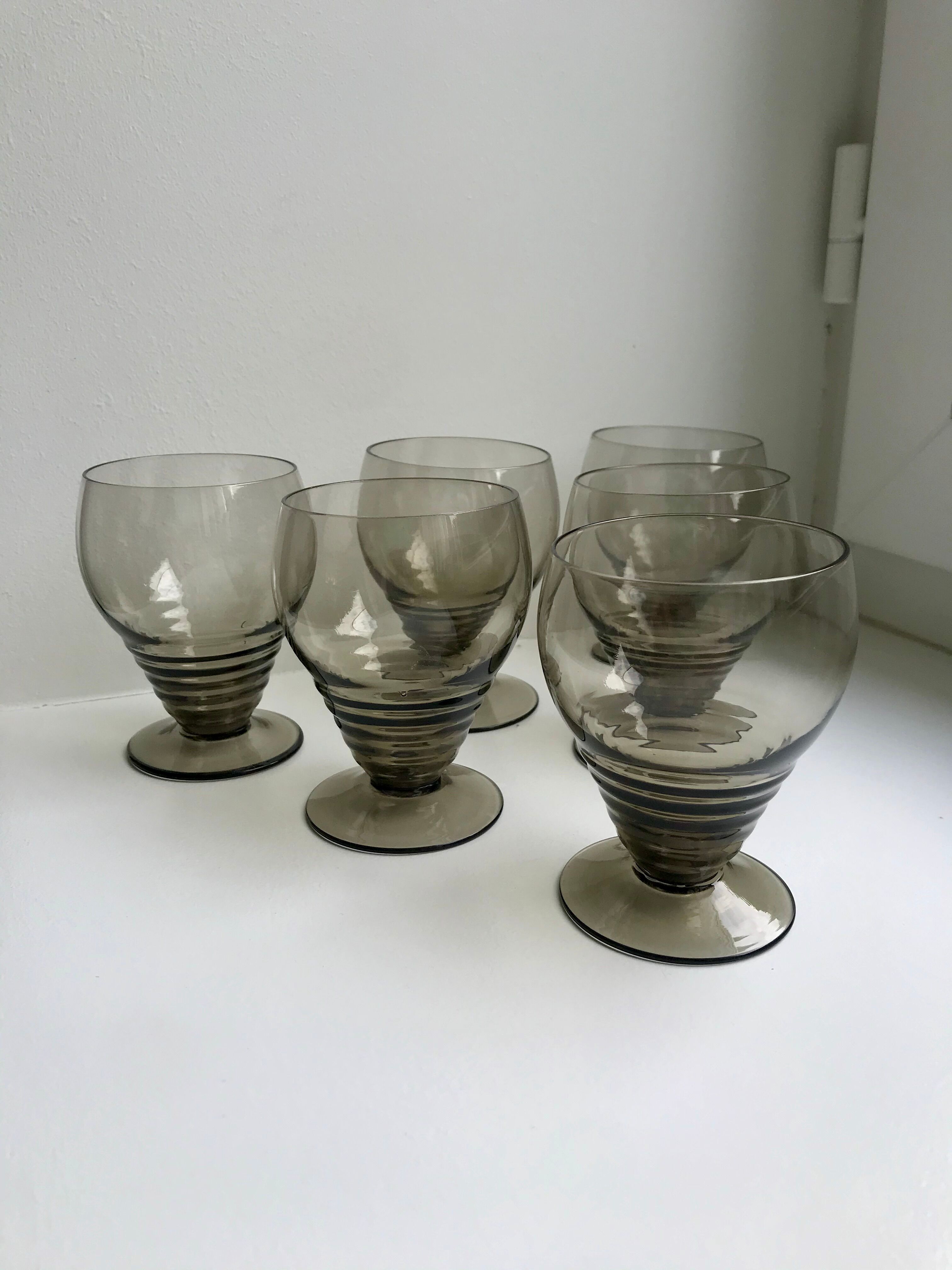 Set of 6 small art deco design wine glasses in smoked glass 30-40s