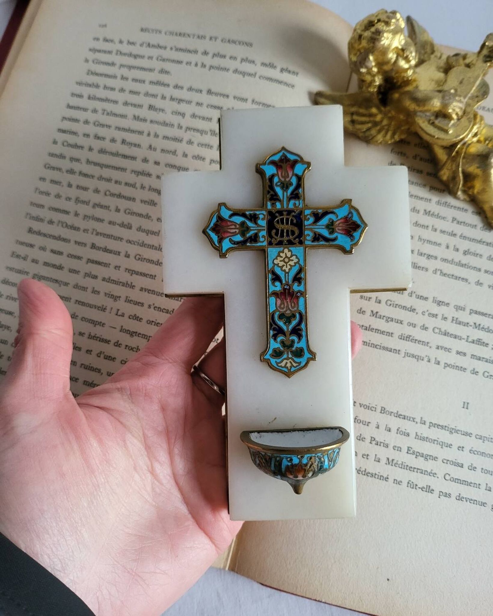 Croix Bénitier en Onyx et émail cloisonné