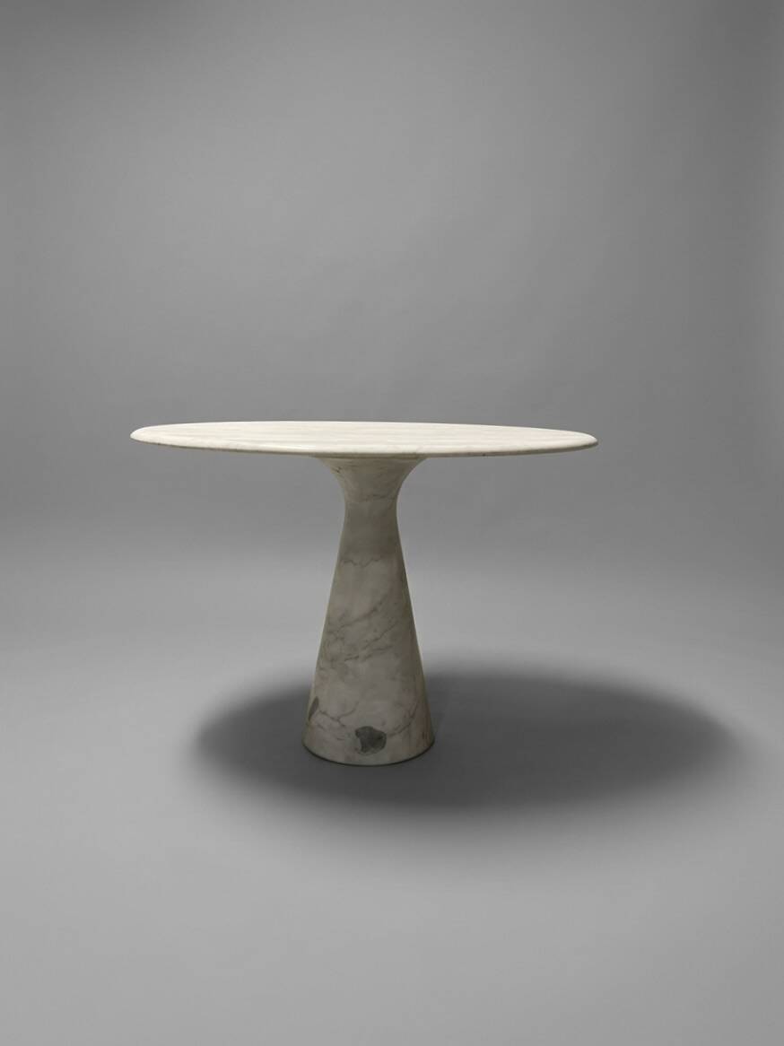 Table d’appoint haute avec pied en marbre et plateau en travertin