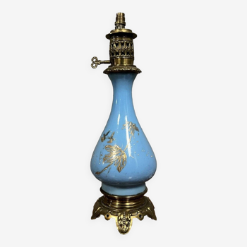 Lampe a pétrole Napoléon III en porcelaine a décors peints circa 1880