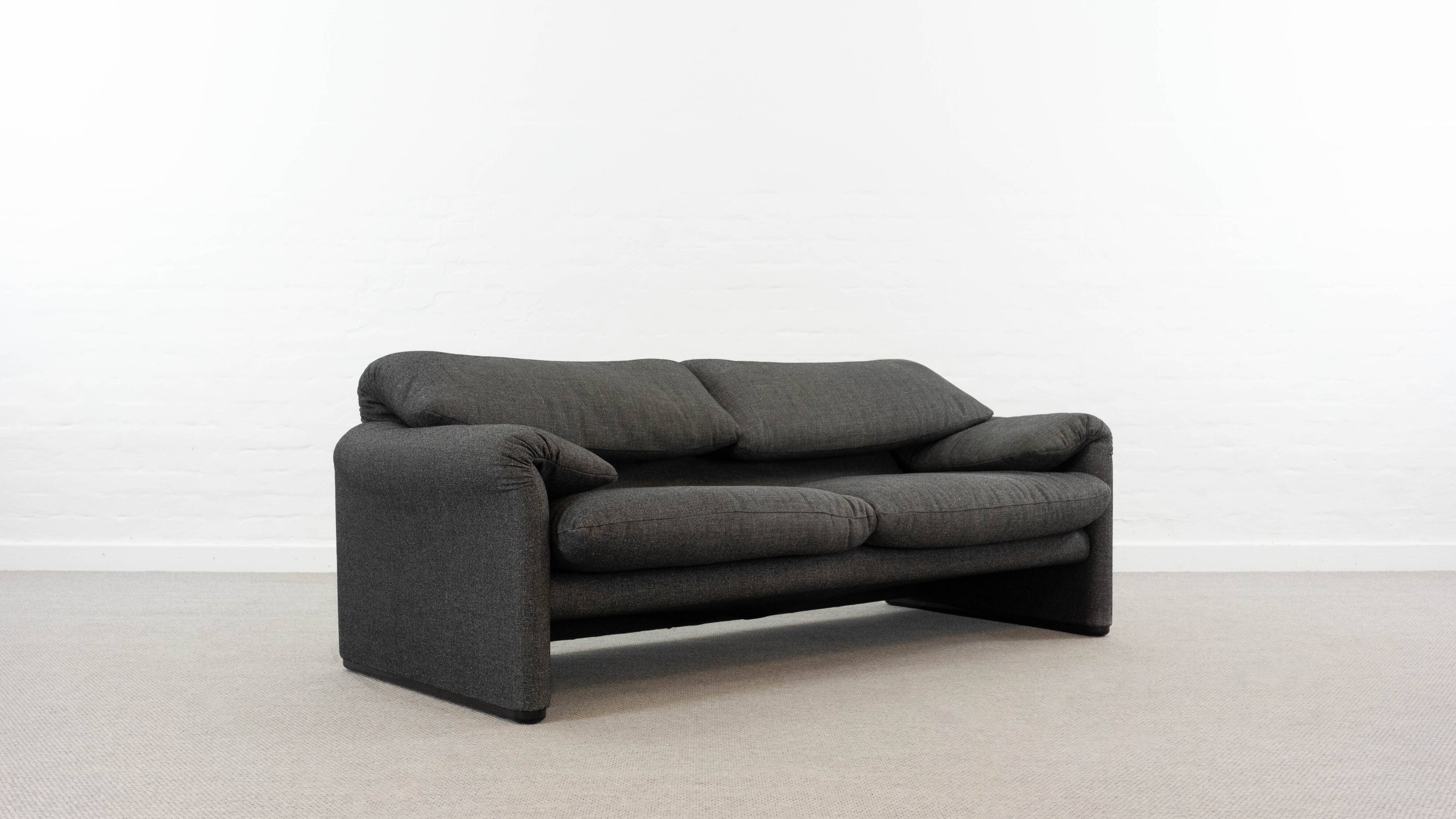 Maralunga 2.5-seat Sofa by Vico Magistretti for Cassina, Italy