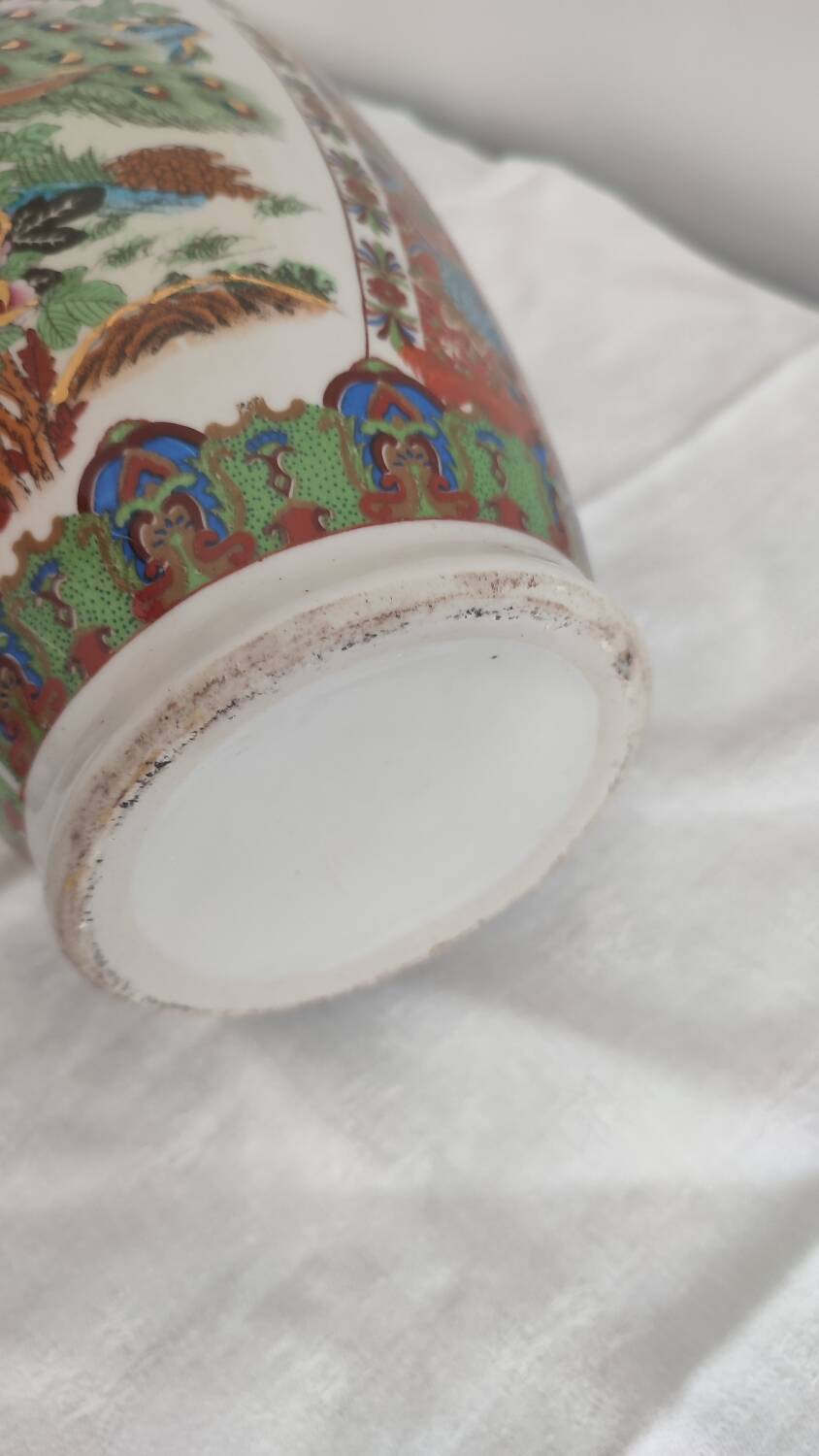 Chinese vase, Rose family style