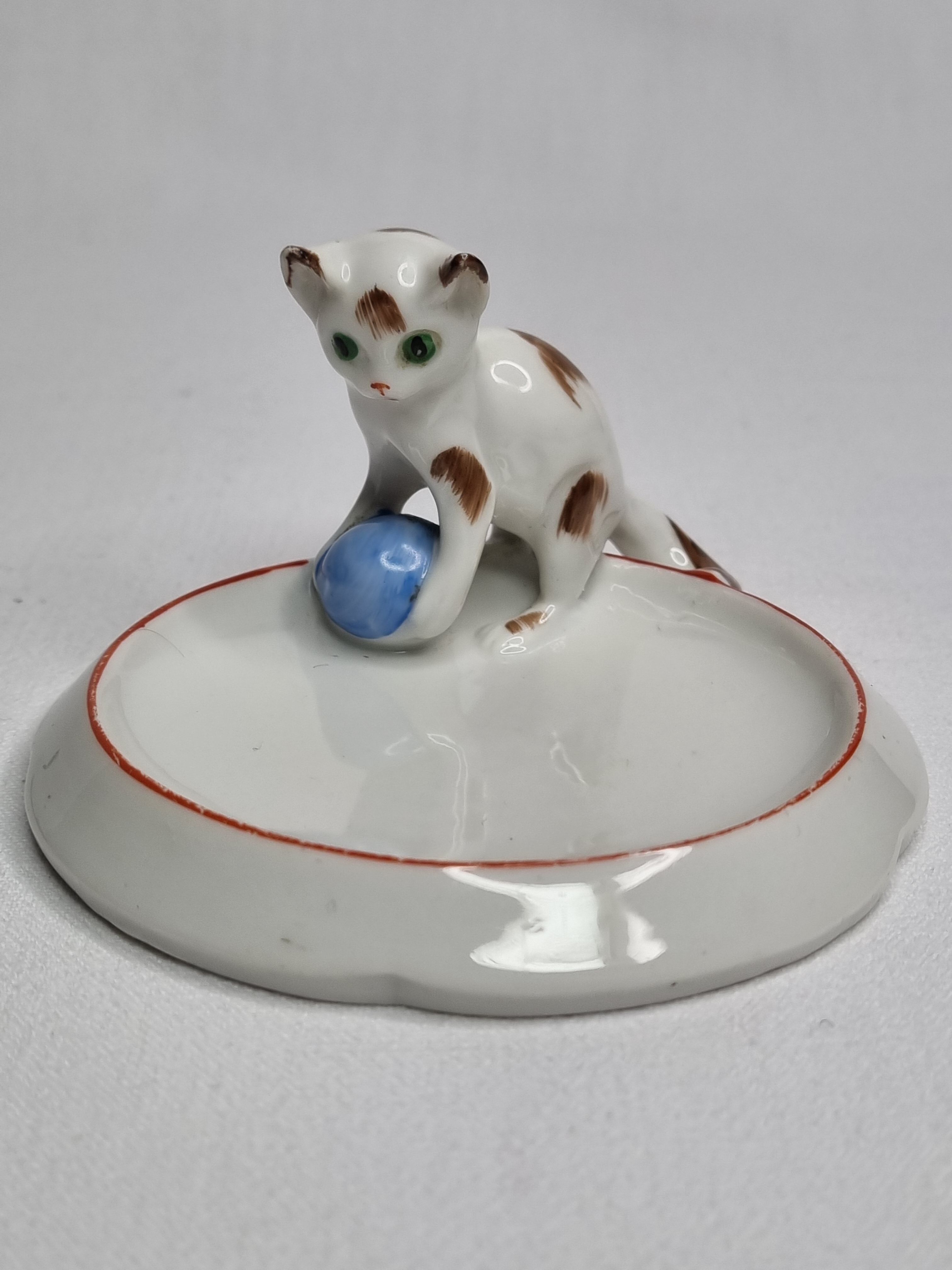 Empty bath pocket decorated kitten "Pfeffer Porzellan" 1930-40 years