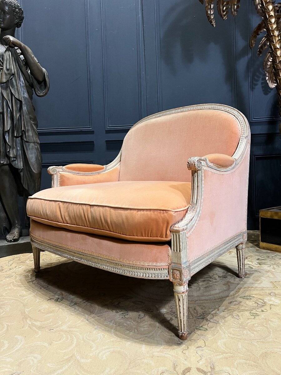 Marquise / Small Sofa From the Napoleon III Period in Painted Wood, Finely Carved - 19th Century