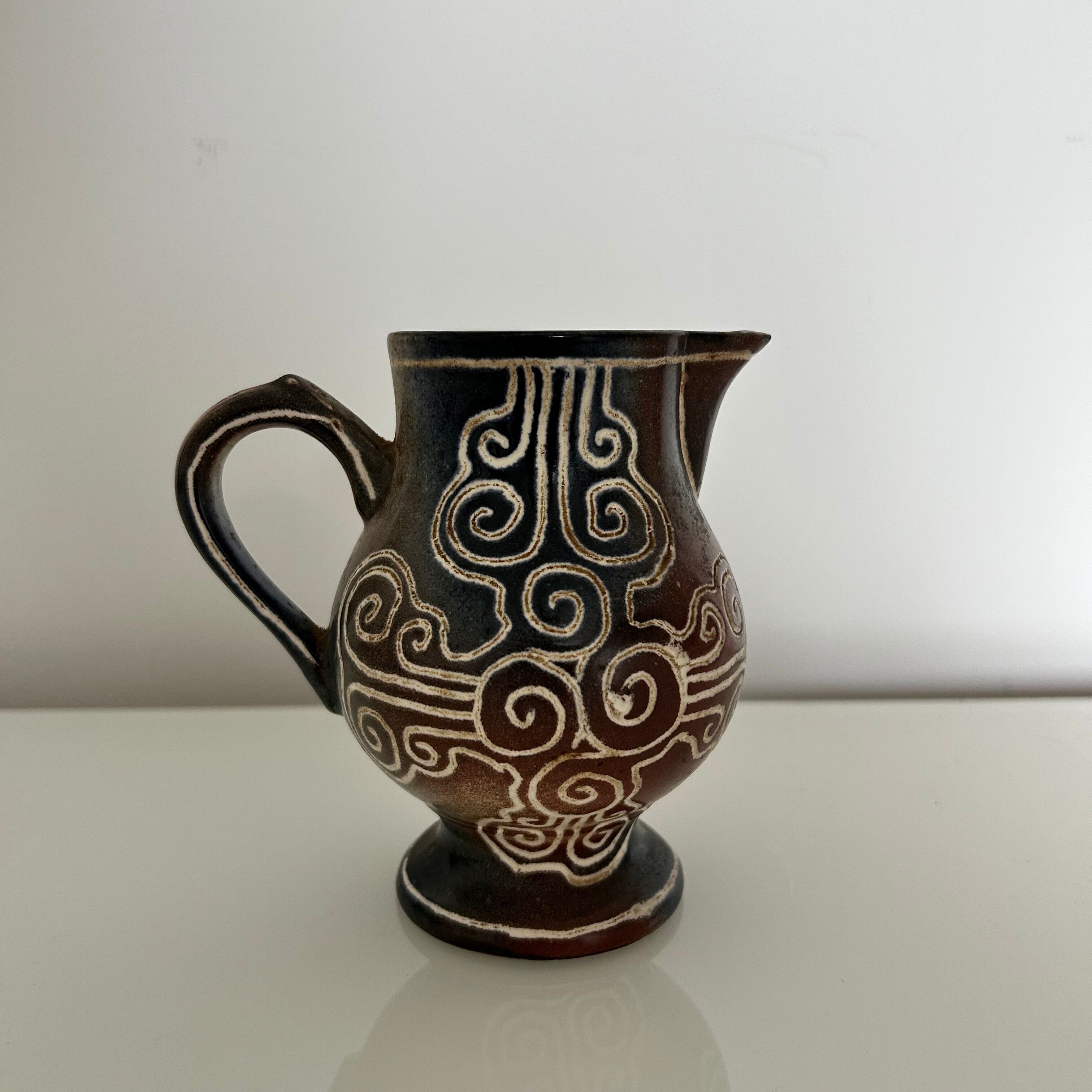Breton pitcher signed Roscoff