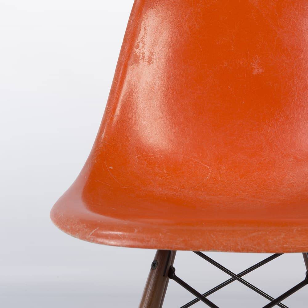 Chaise à coque latérale vintage originale Eames DSW d'Herman Miller orange