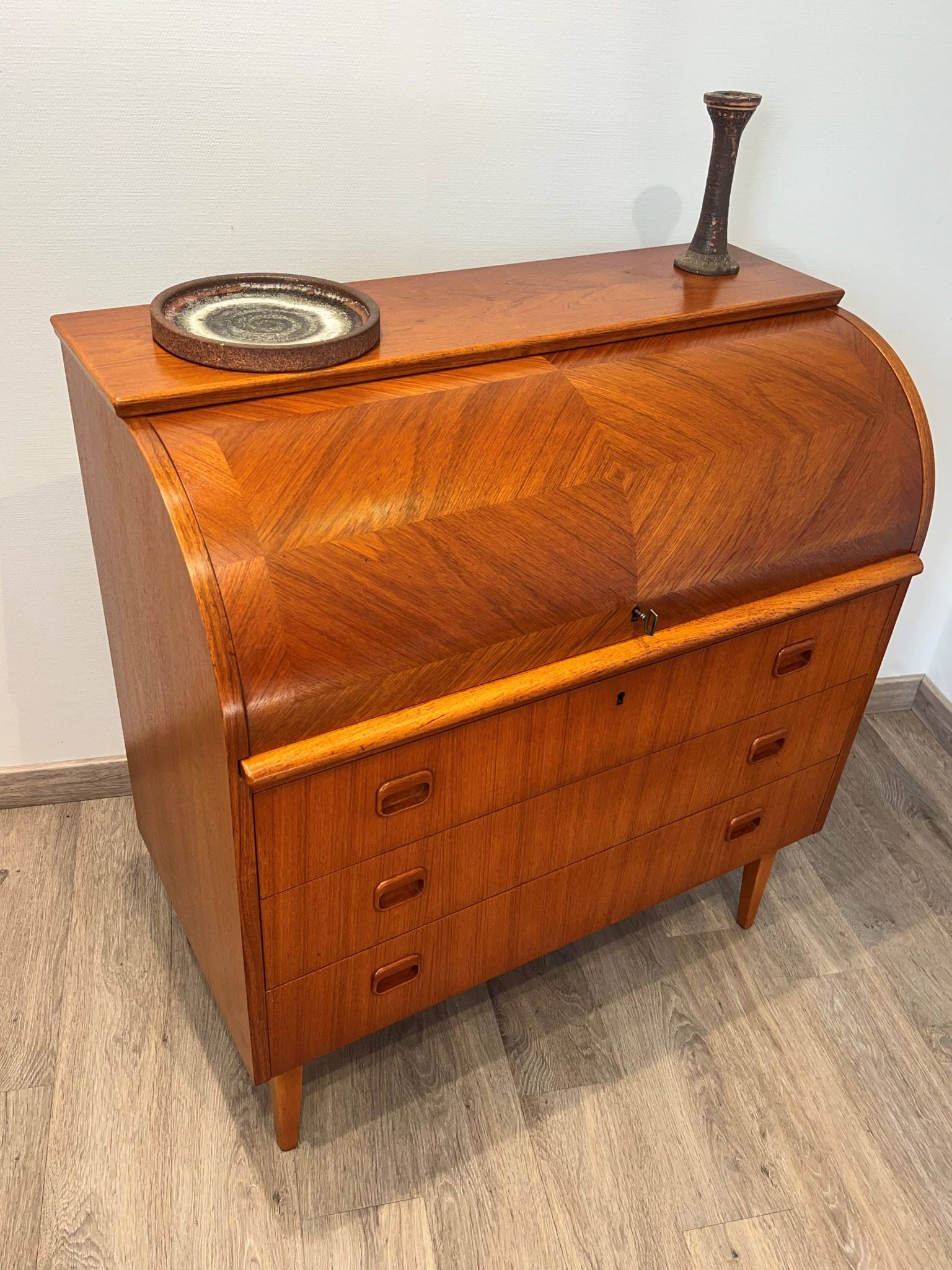 Rare secrétaire scandinave galbé origine Suède