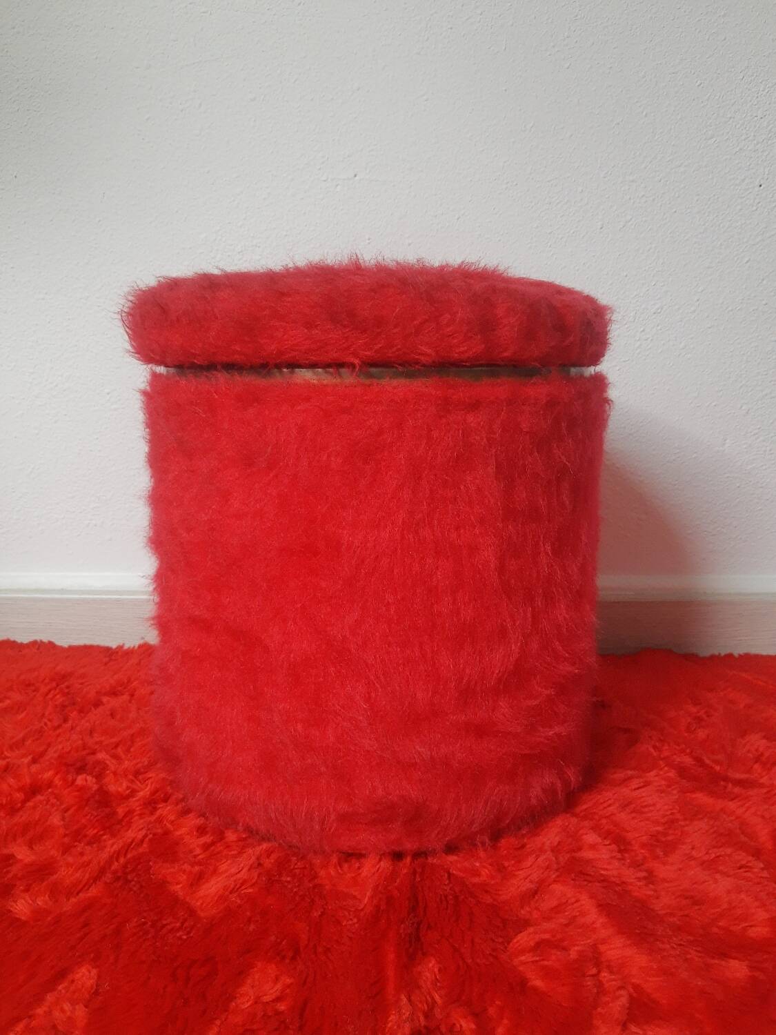 Vintage red moumoute chest stool pouf