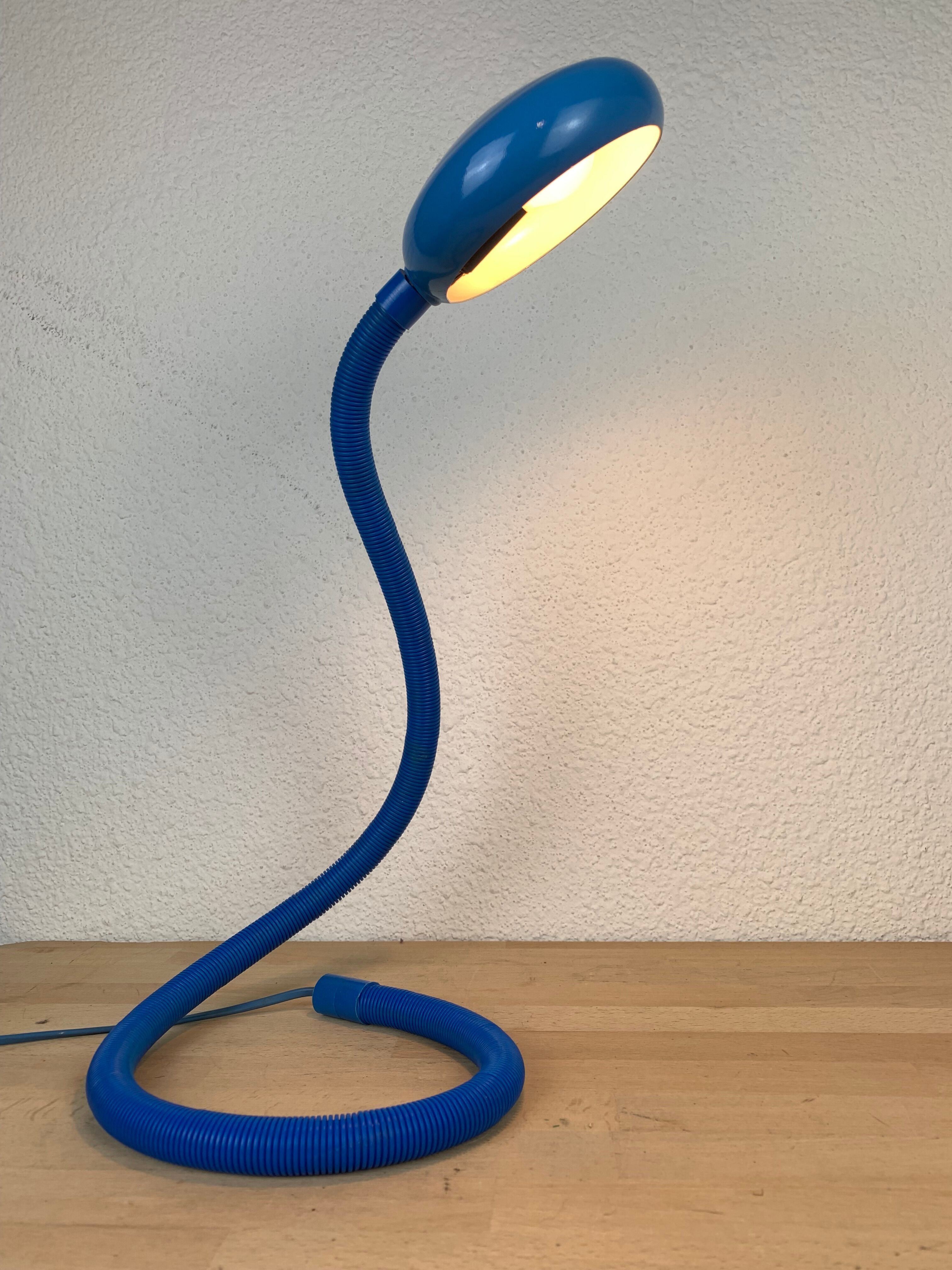 Flexible snake lamp blue 80s memphis