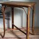 Table-desserte d'appoint en rotin ancienne