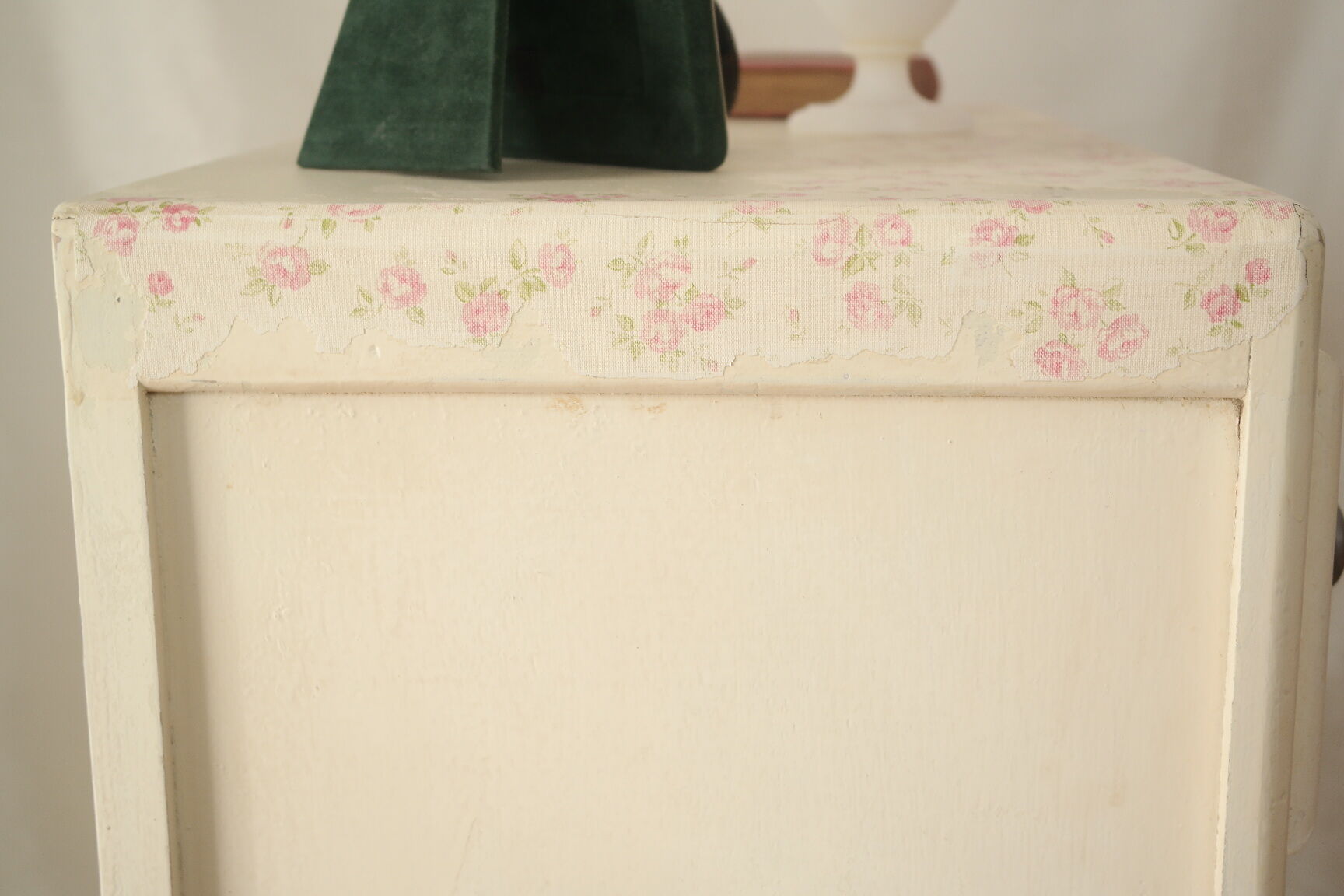 Commode art déco blanche patinée