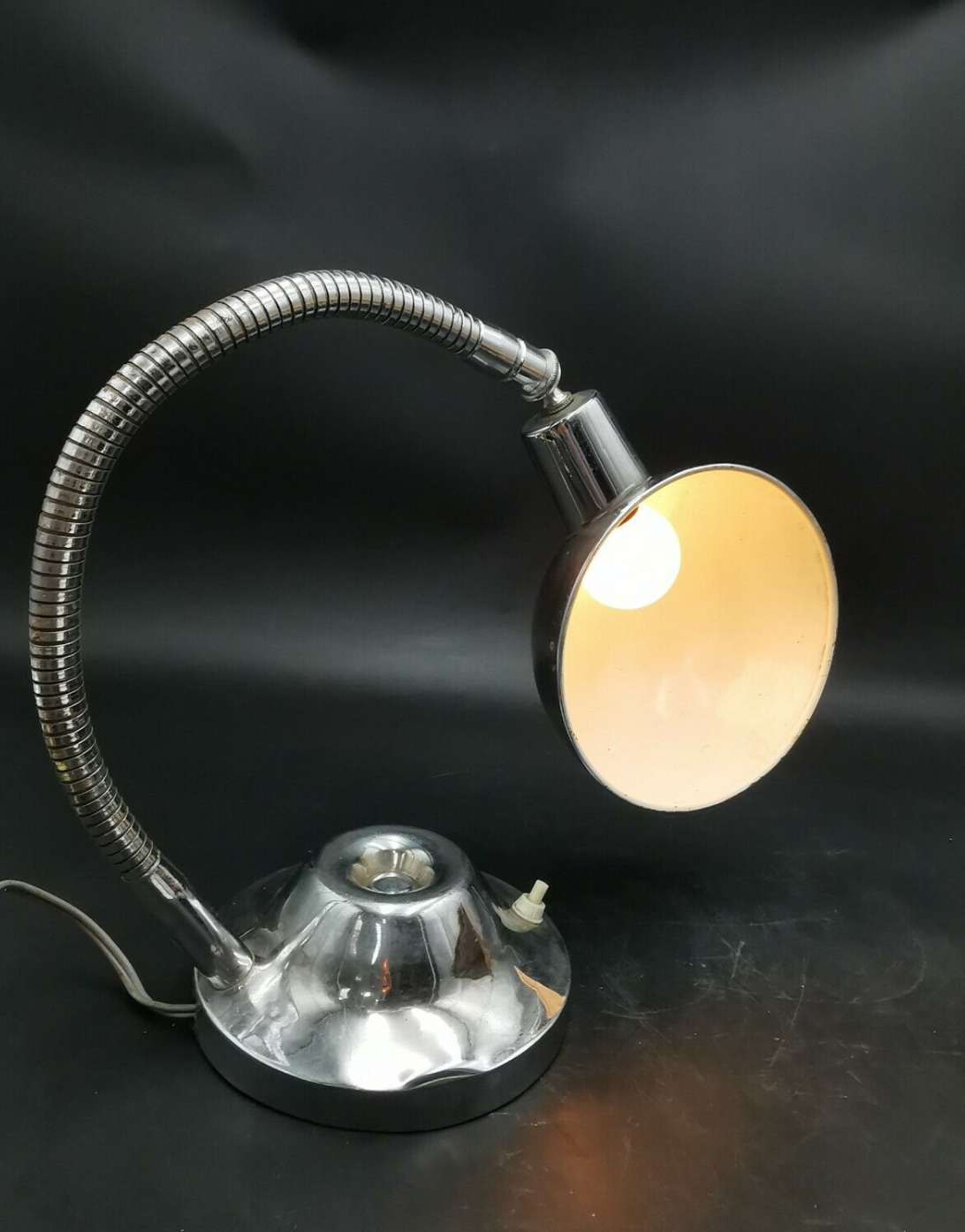 Industrial articulated lamp