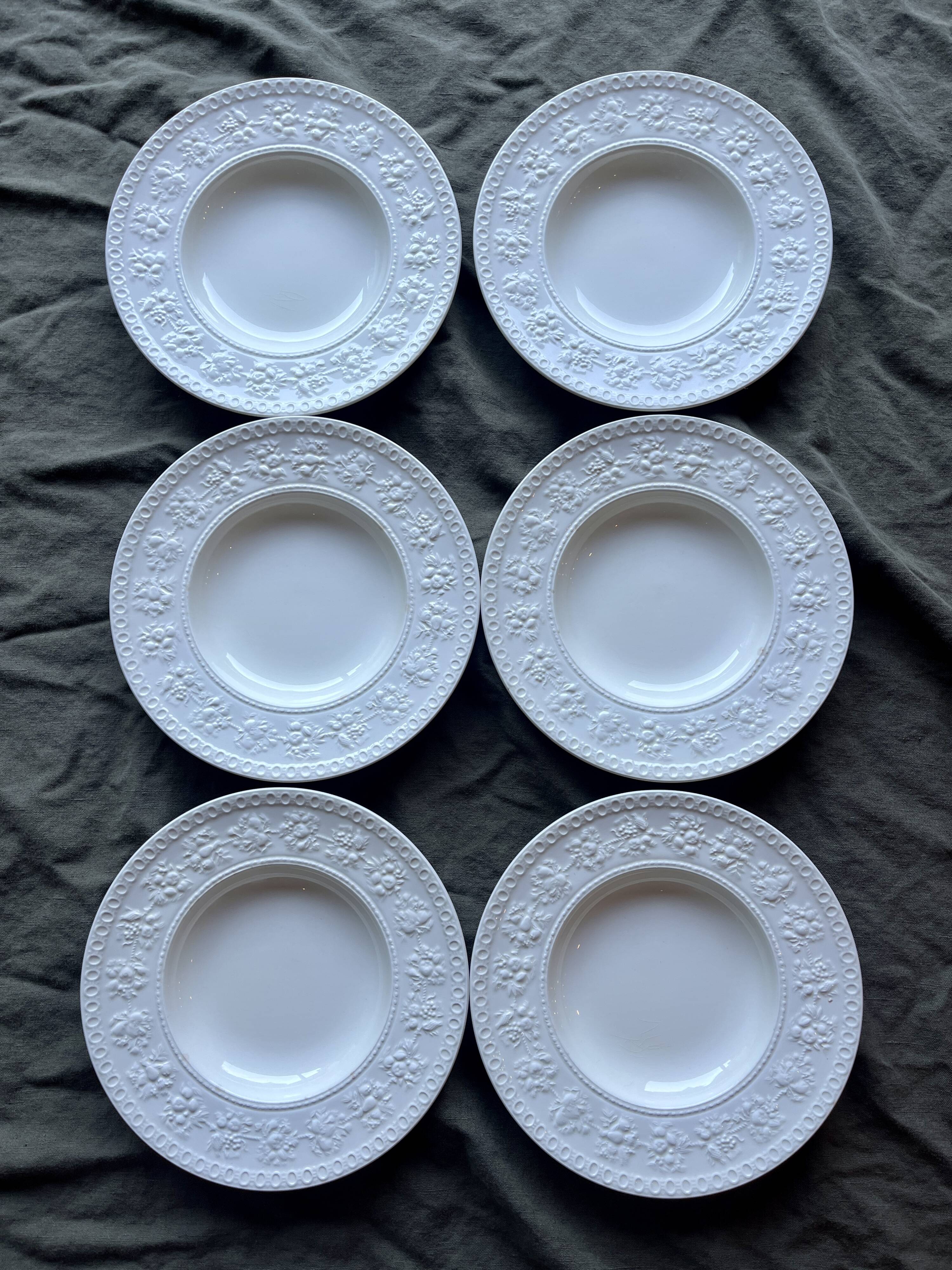 Set of 6 small Wedgwood Wellesley Festivity plates.