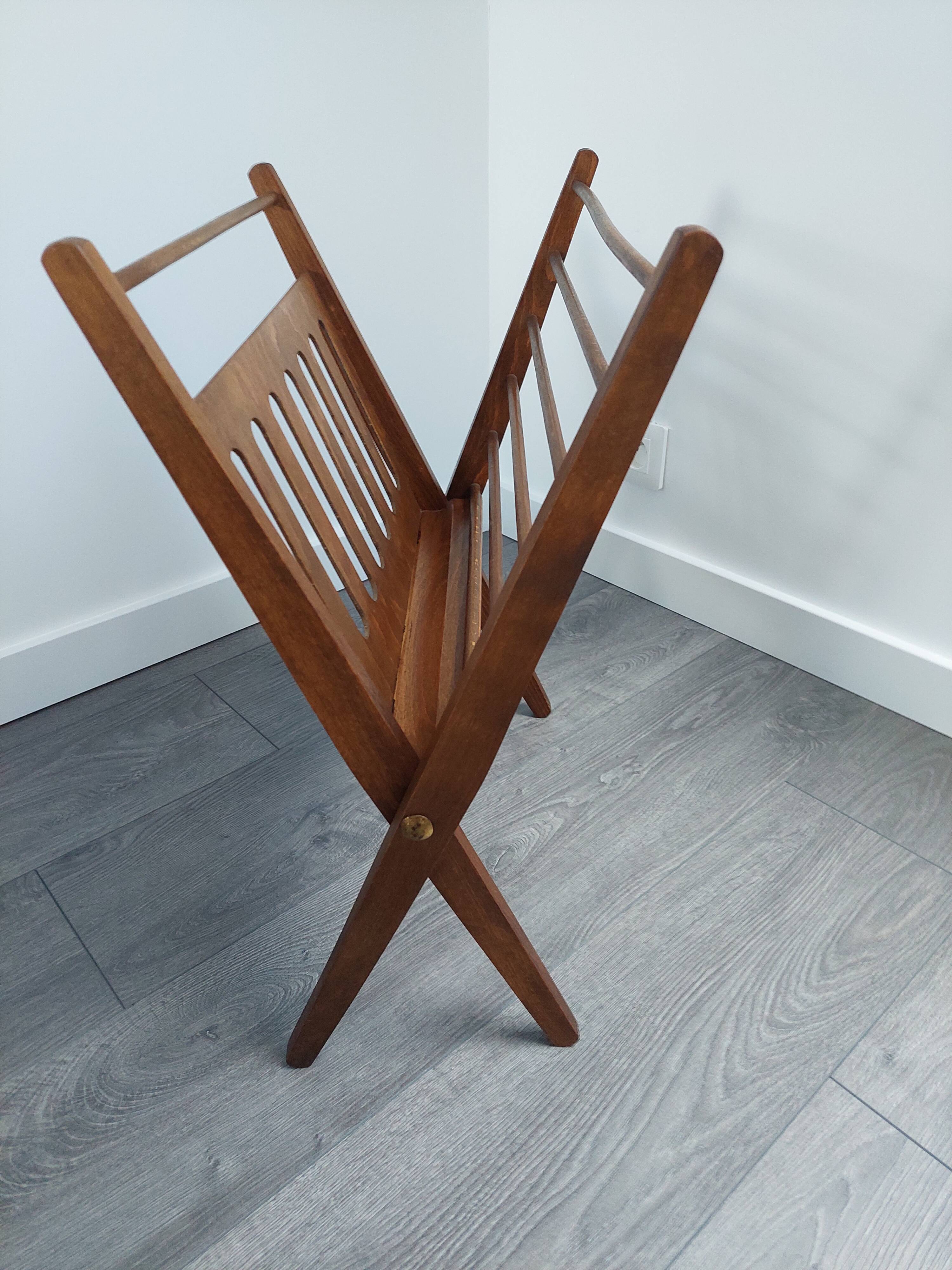 Braakmann folding magazine rack