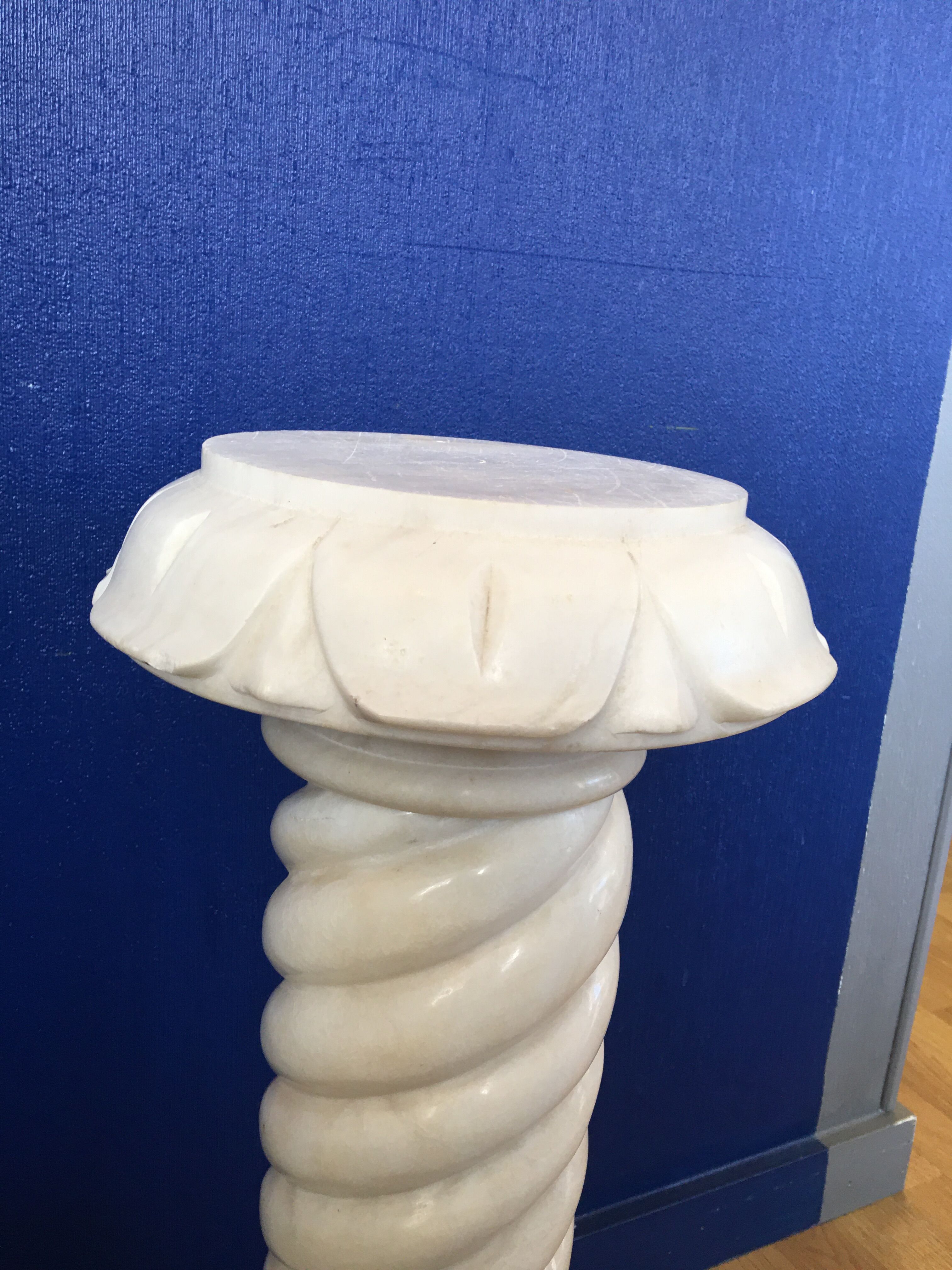 Column in albatre