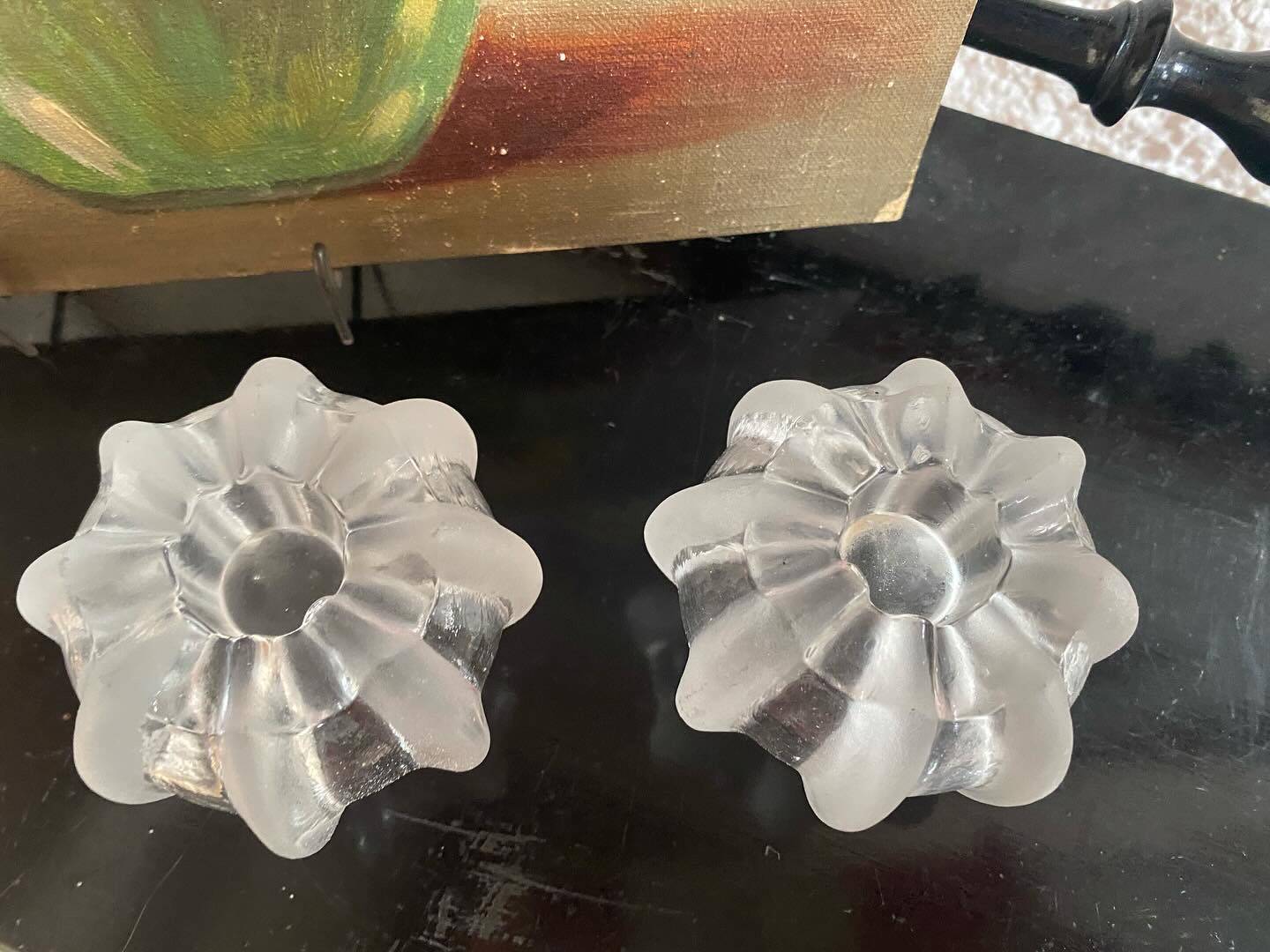 Set of 2 reversible molded glass candle holders