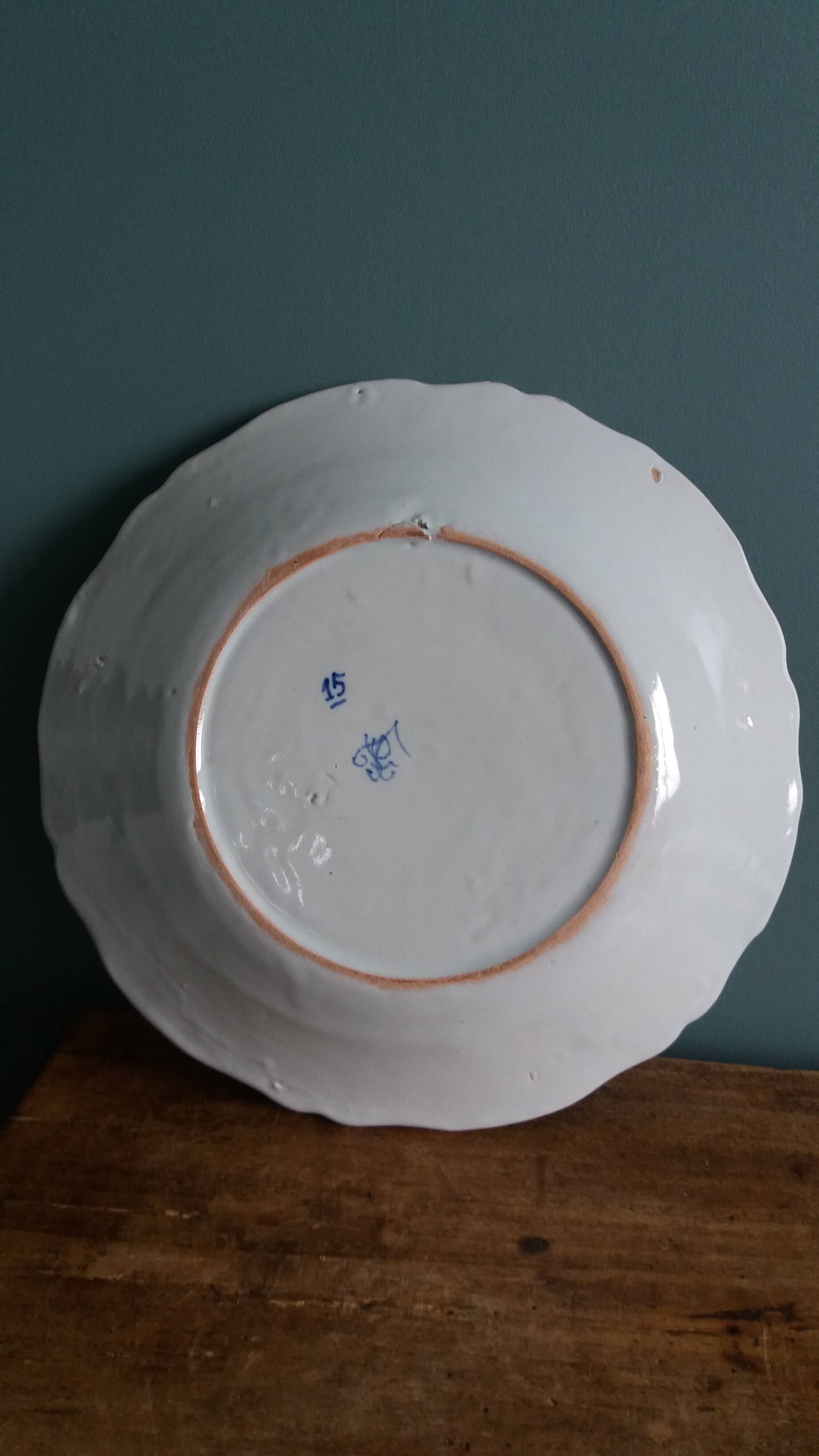 Assiette en faïence de Desvres signée Fourmaintraux Courquin 19 ieme