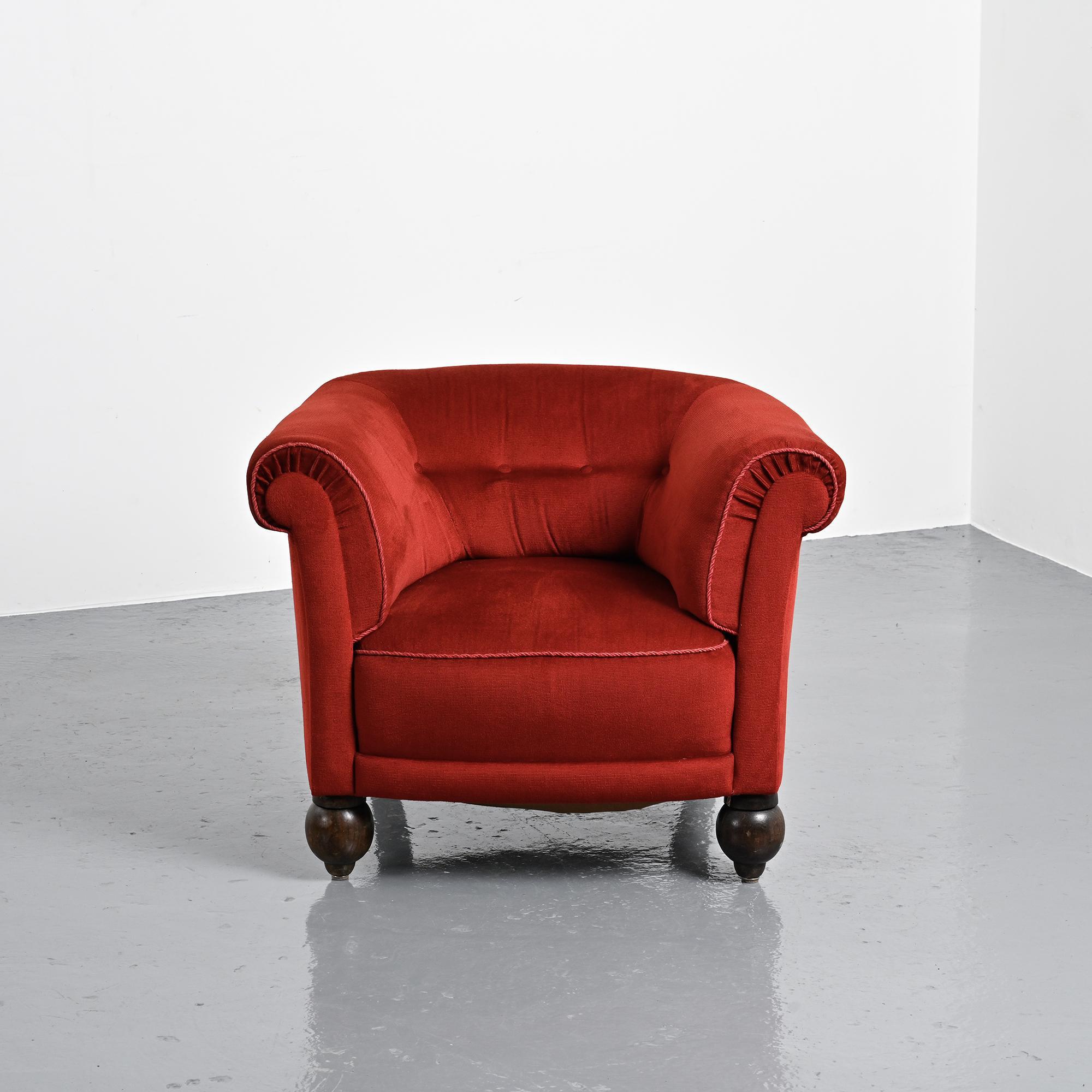 Paire de fauteuils en velours rouge, travail Art Déco, France, années 1920