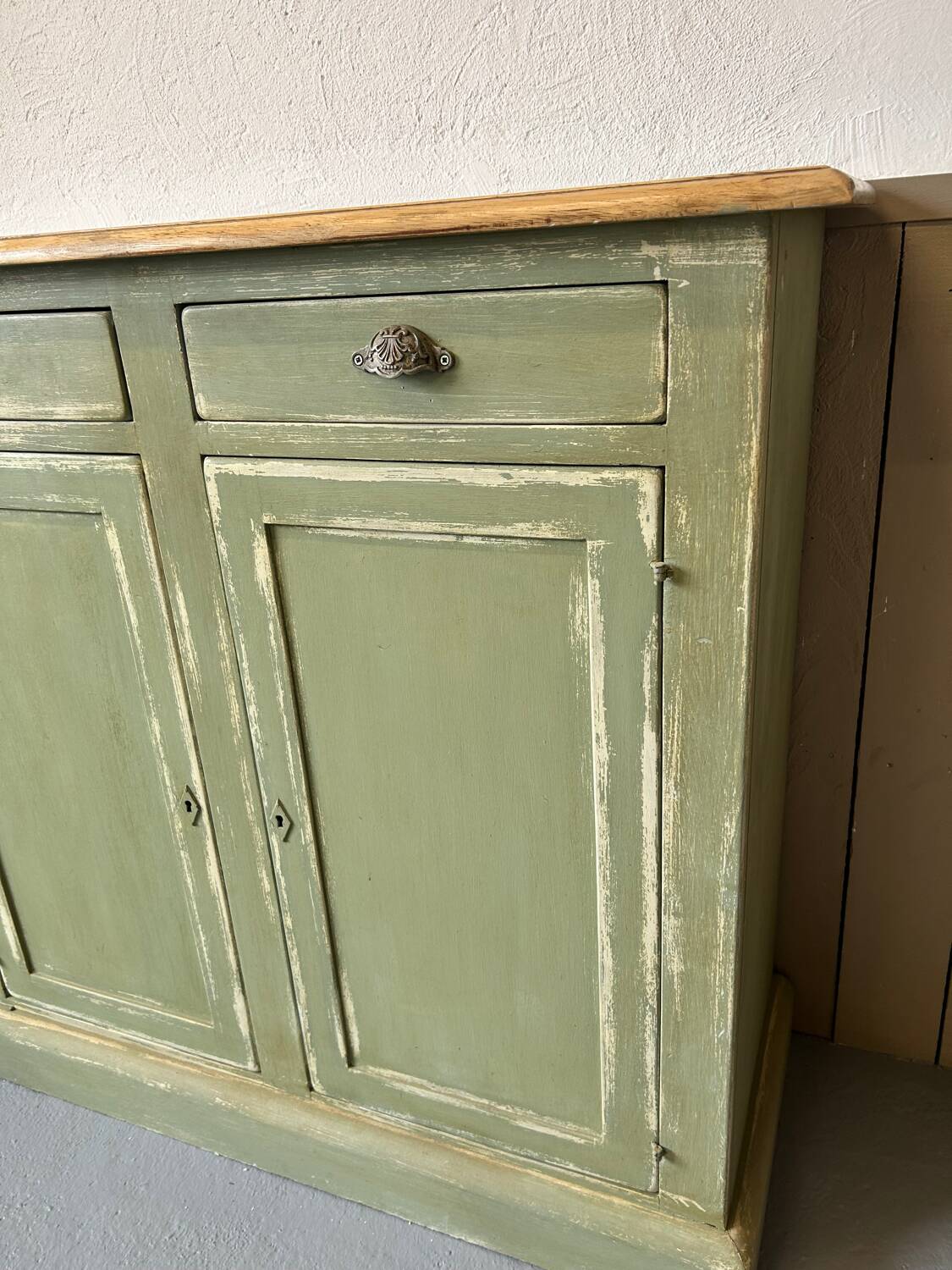Antique green patinated grand buffet – 4 doors & 4 drawers – Wooden top
