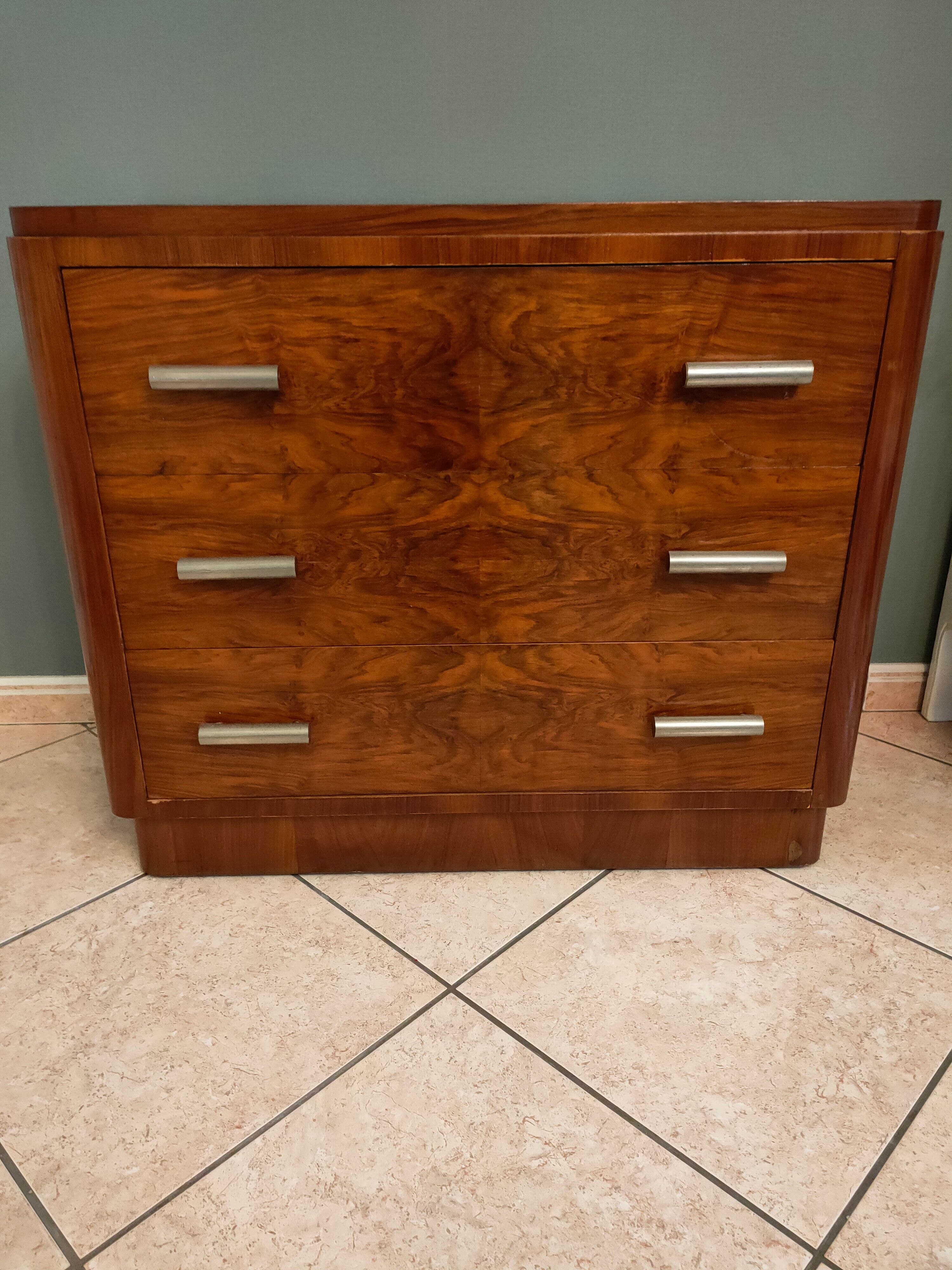 Commode art deco en noyer et ronce de noyer