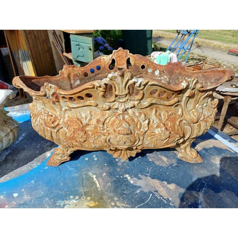 Pair of cast iron planters from 1900 from Charleville-Mézières, rocaille style