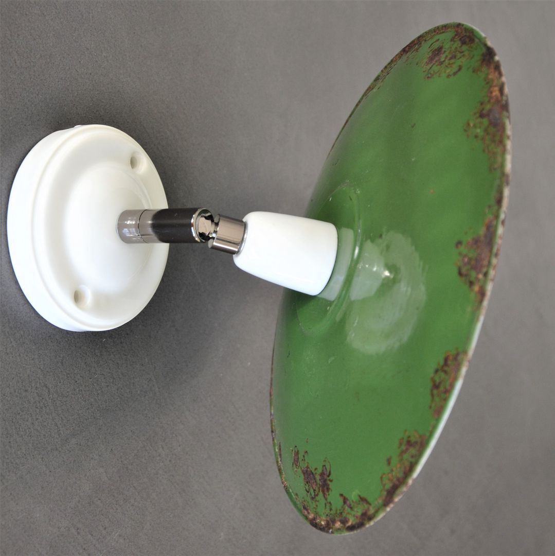Articulated wall lamp in green enamel and white porcelain