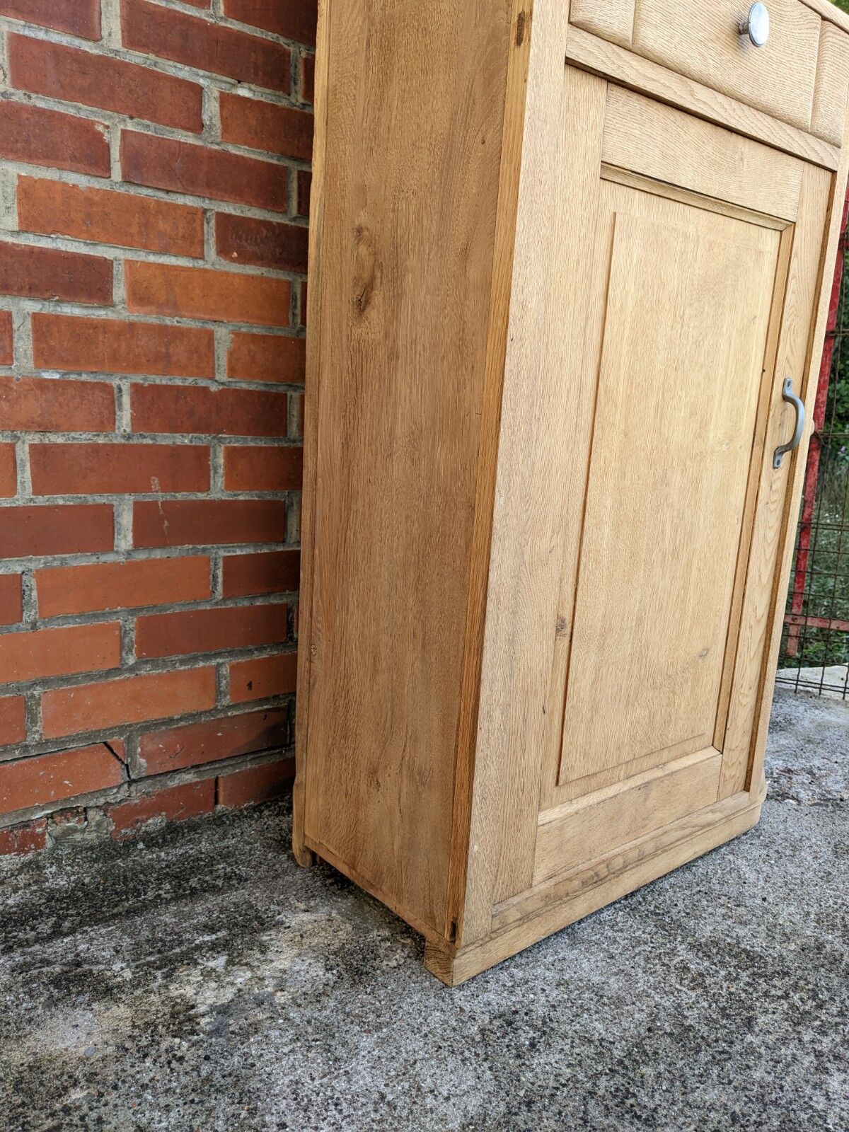 Entrance cloakroom
