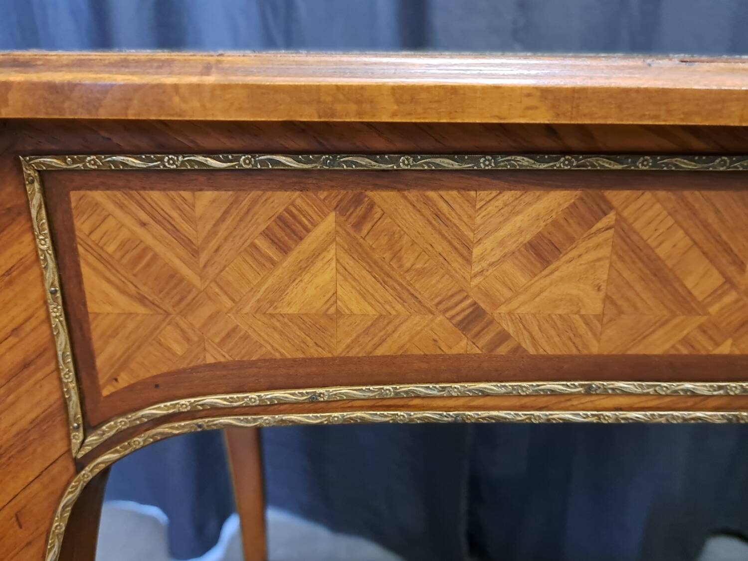 Louis XV style living room table in marquetry